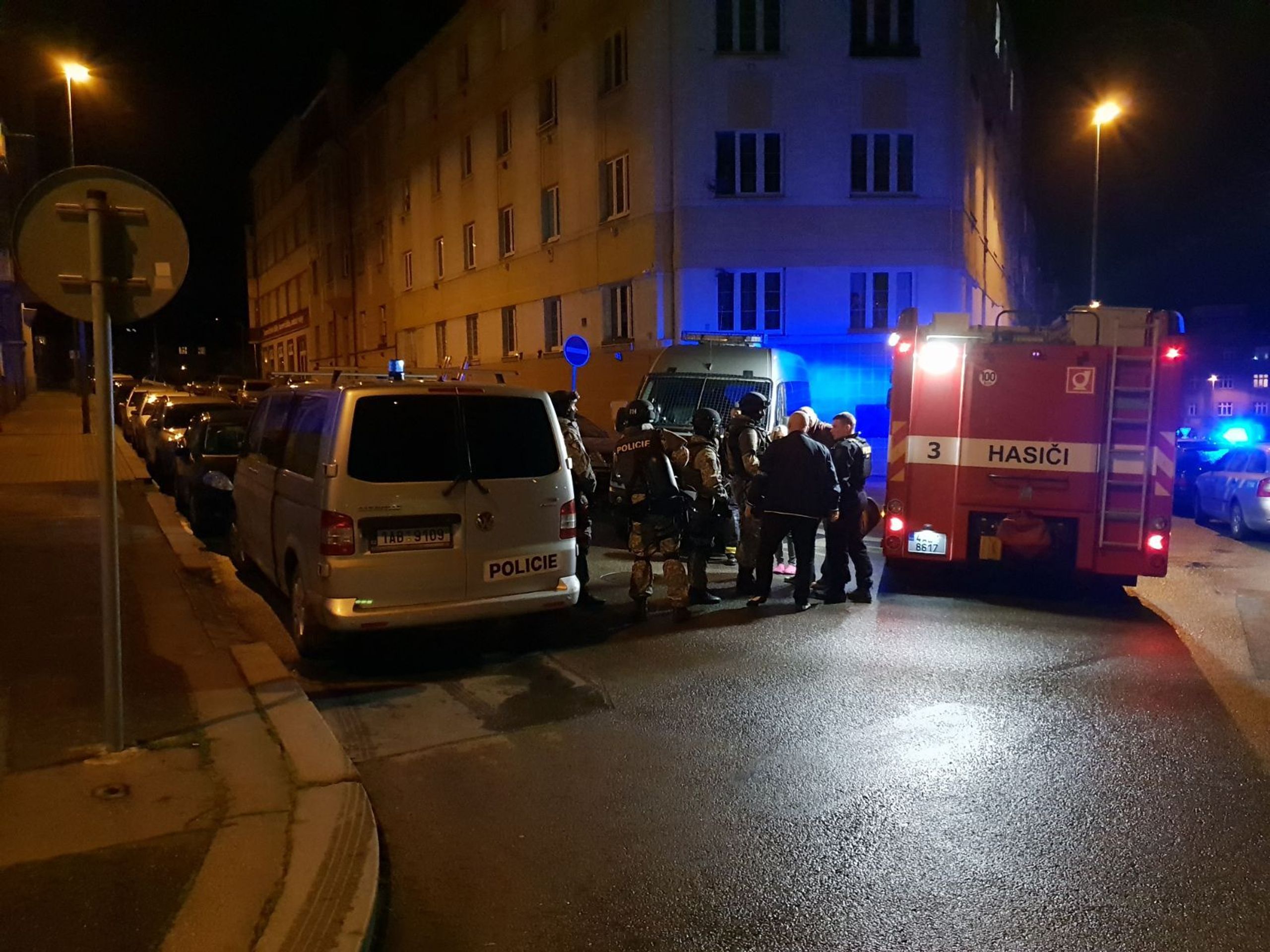 Zásah v Konšelské - 3 - GALERIE: Zásah policie v Konšelské ulici (1/5)