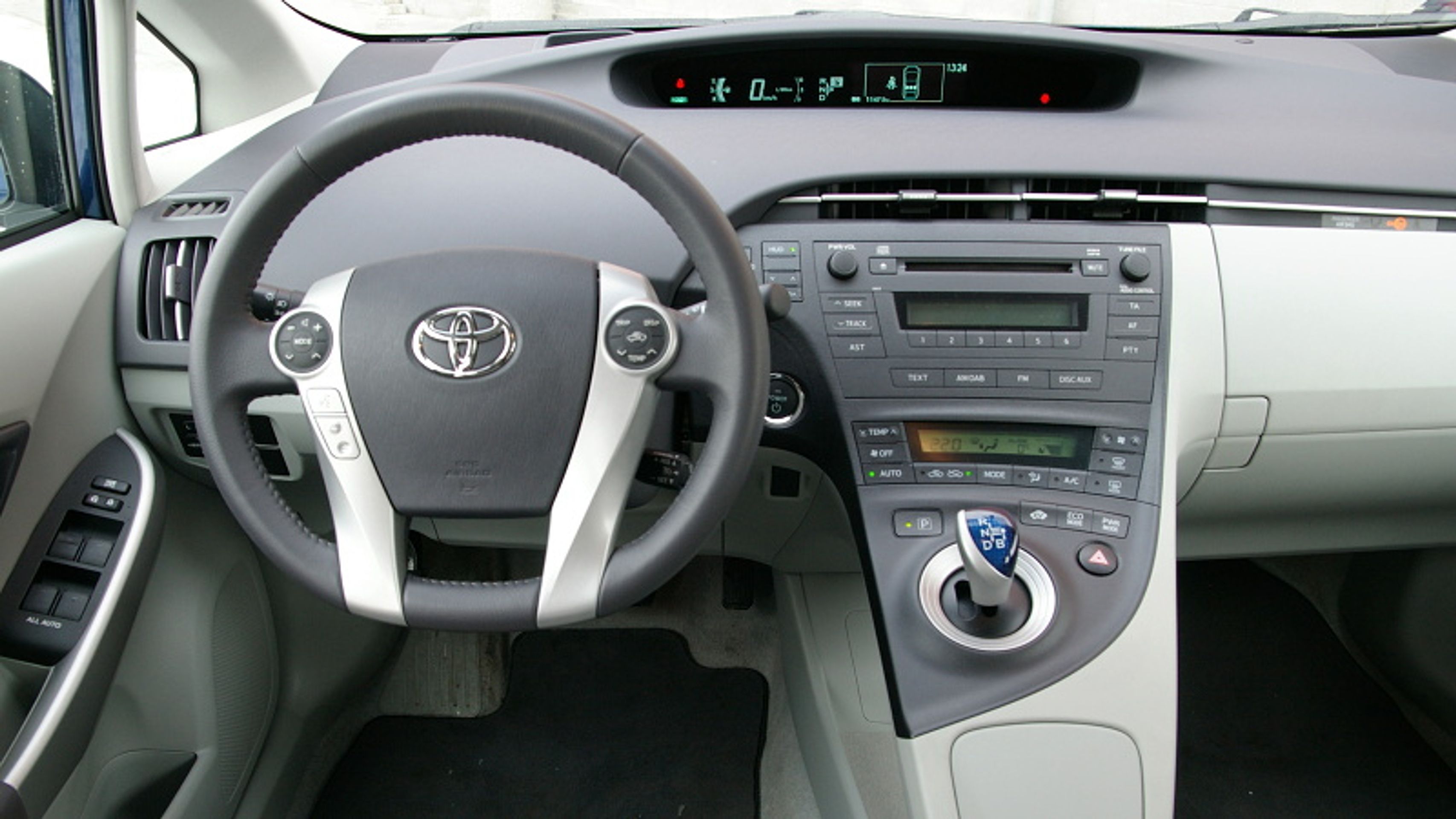 Toyota Prius-6 - GALERIE Toyota Prius (1/8)