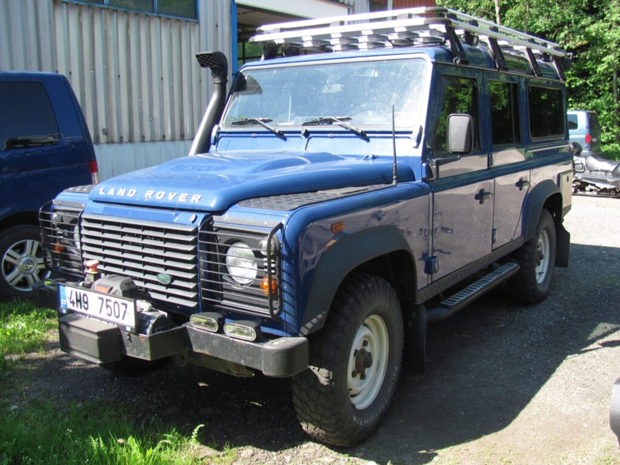 Land Rover Defender 110 STW – od 402 tisíc Kč - GALERIE: Levné skútry od horské služby (5/9)