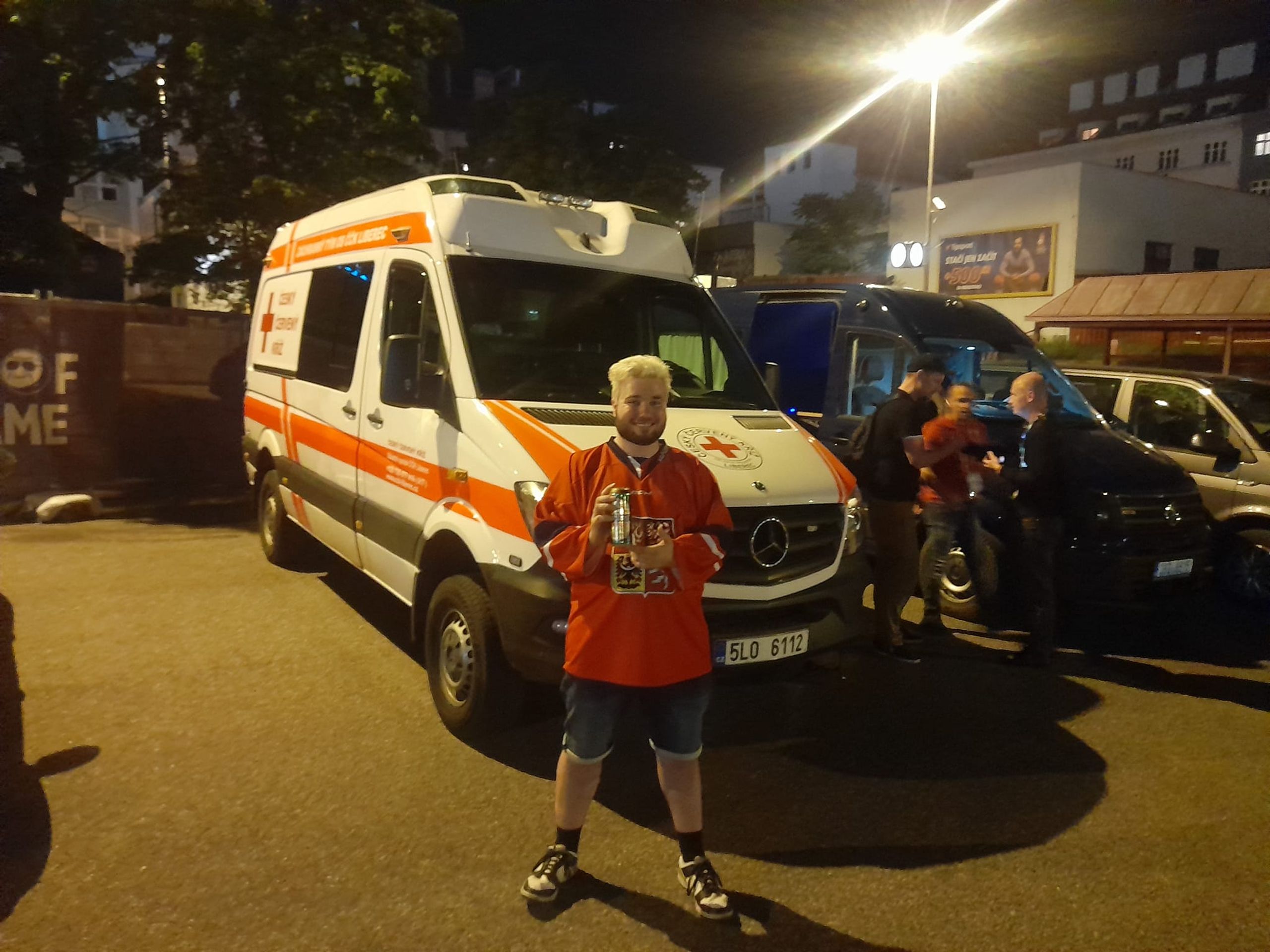 Dominik se považuje za sanitku (3) - Dominik se považuje za sanitku (1/5)