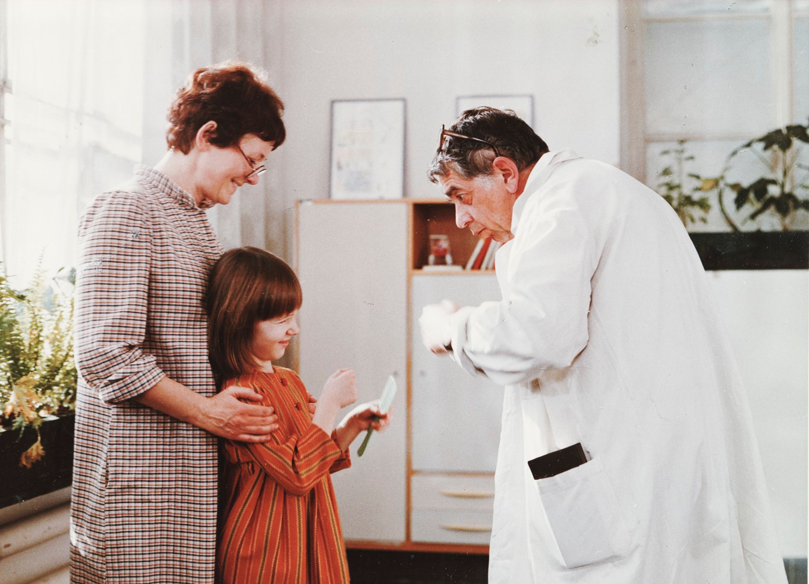 Zdena Hadrbolcová, Žaneta Fuchsová a Vlastimil Brodský ve filmu Počítání oveček, 1981 - Zdena Hadrbolcová (1/28)