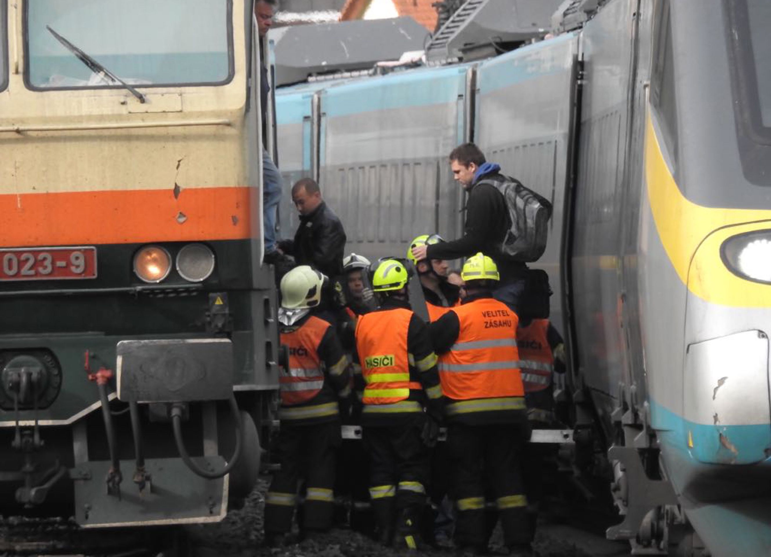 Evakuace vlaku Pendolino v Poříčanech - 4 - GALERIE: Evakuace vlaku Pendolino v Poříčanech (4/4)