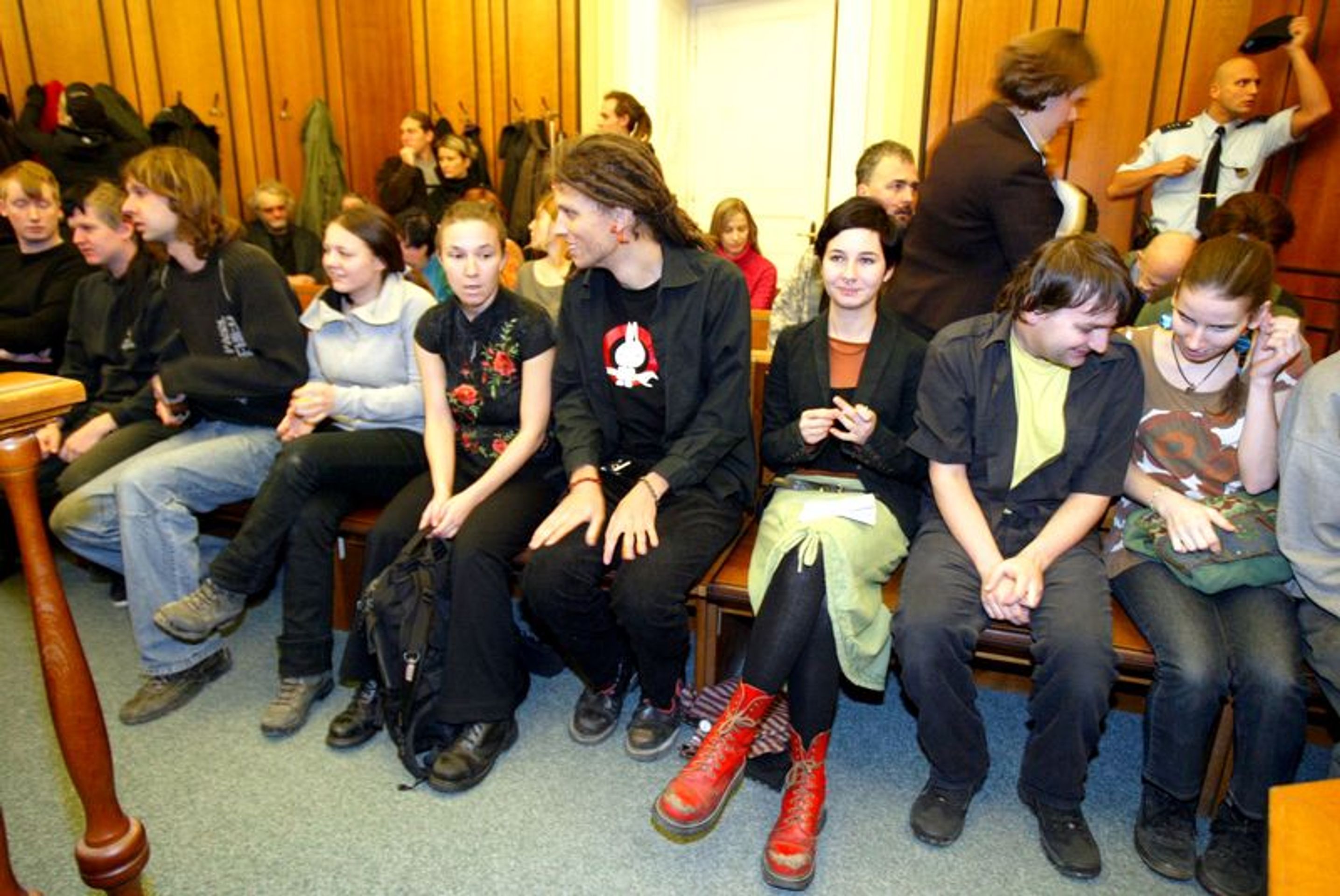 Squateři u soudu kvůli obsazení domu na Albertově-1 - GALERIE: Soud se squatery, kteří obsadili dům na Albertově (6/6)