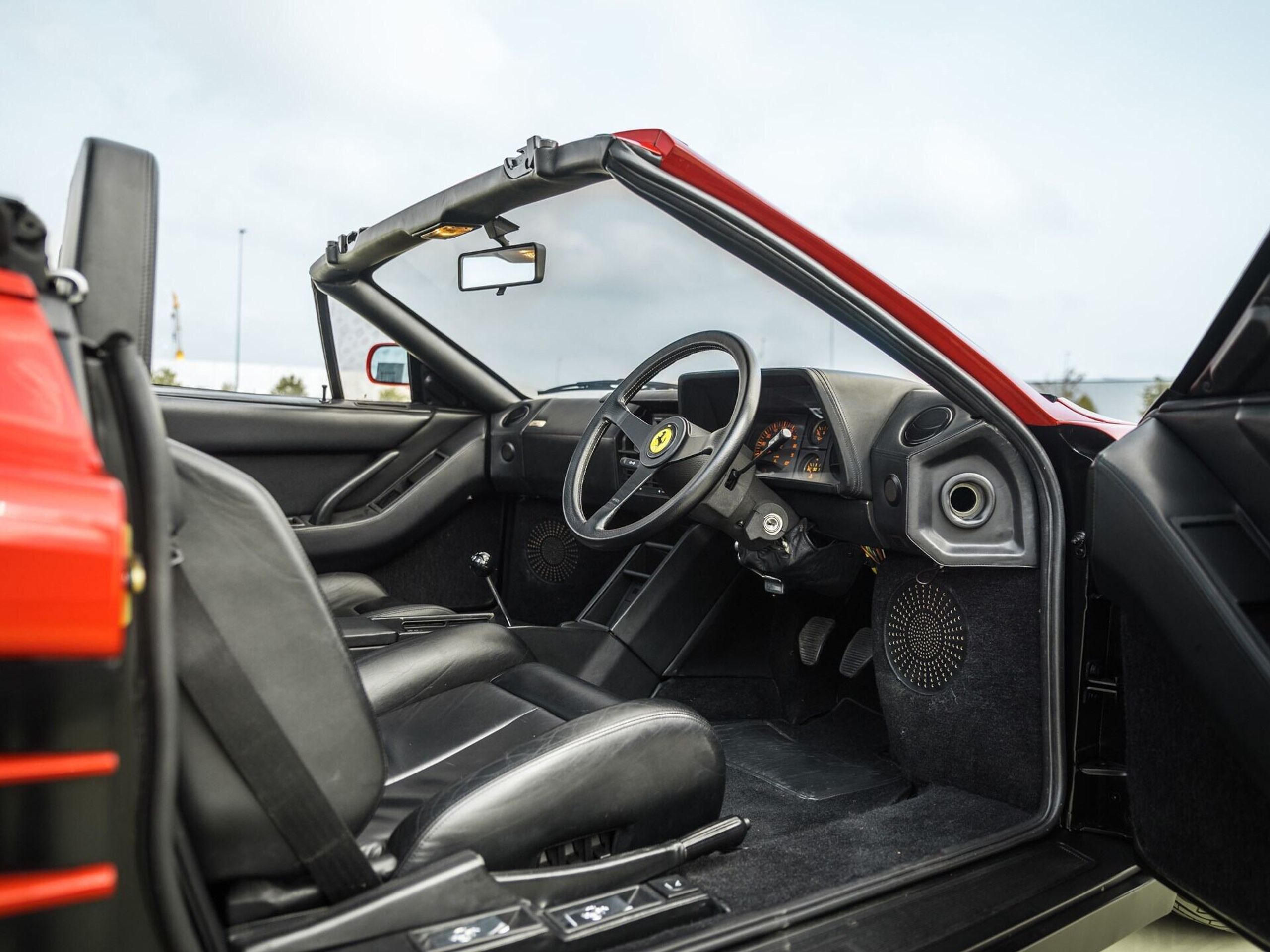 Ferrari Testarossa Spider z roku 1990 - Prohlédněte si ultravzácné Ferrari Testarossa Spider z roku 1990 za 40 milionů (11/19)
