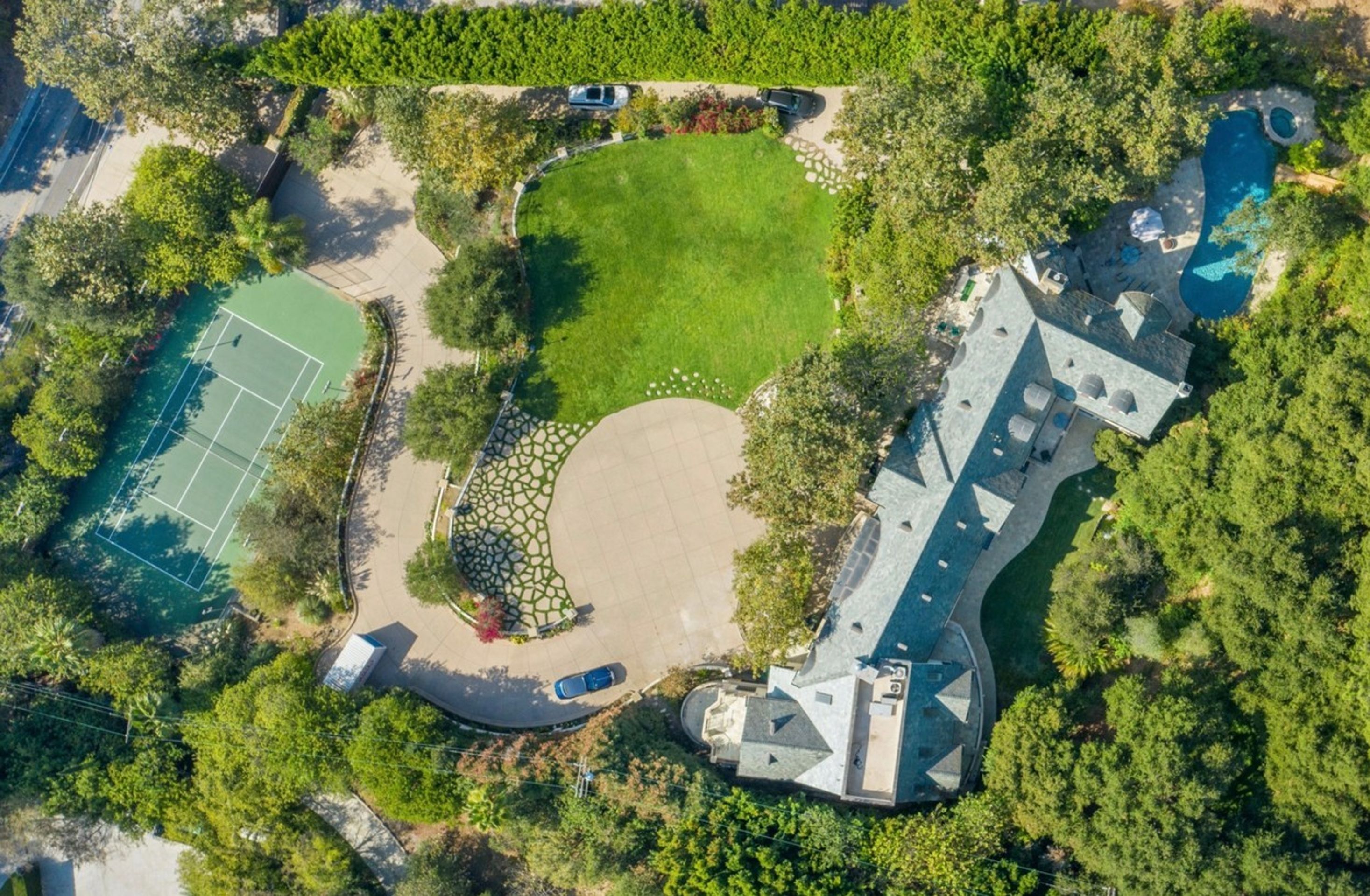 Gene Simmons prodává sídlo v Beverly Hills - 6 - GALERIE: Gene Simmons prodává sídlo v Beverly Hills (6/8)