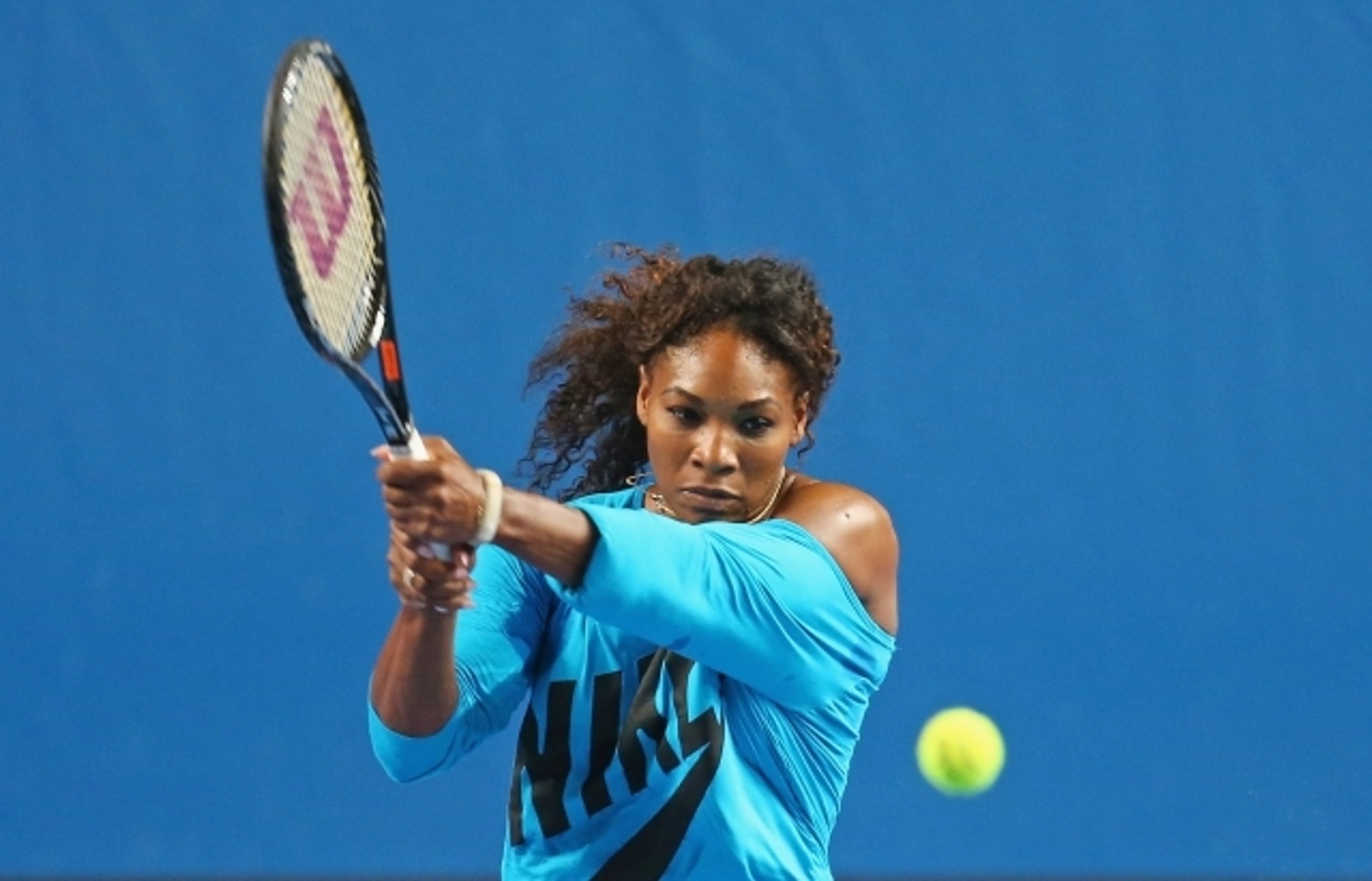 Serena Williamsová trénuje před Australian Open - 9 - GALERIE: Serena Williamsová trénuje před Australian Open (2/10)