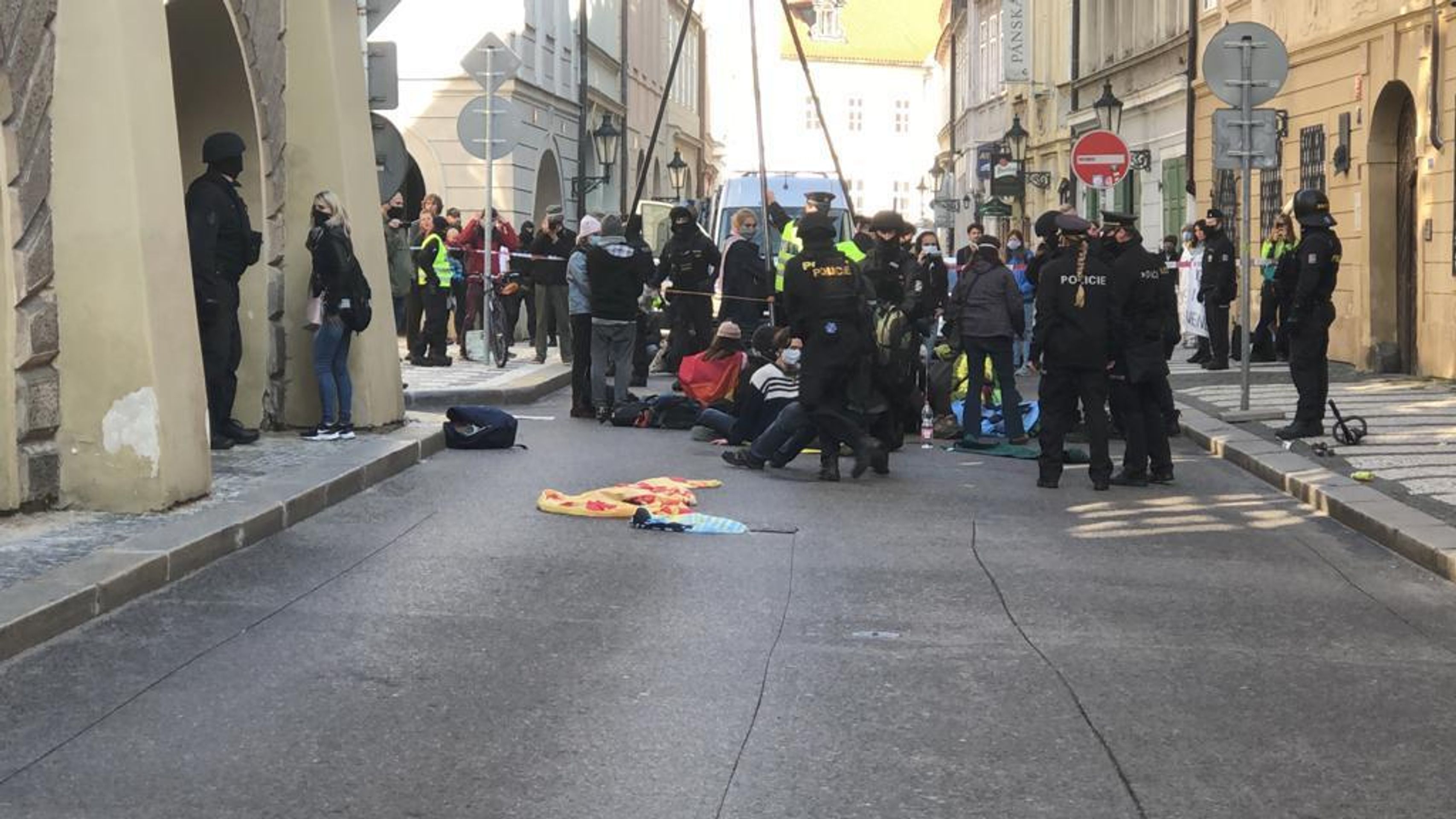 Blokáda prostranství před sněmovnou - 5 - GALERIE: Blokáda prostranství před sněmovnou (14/15)