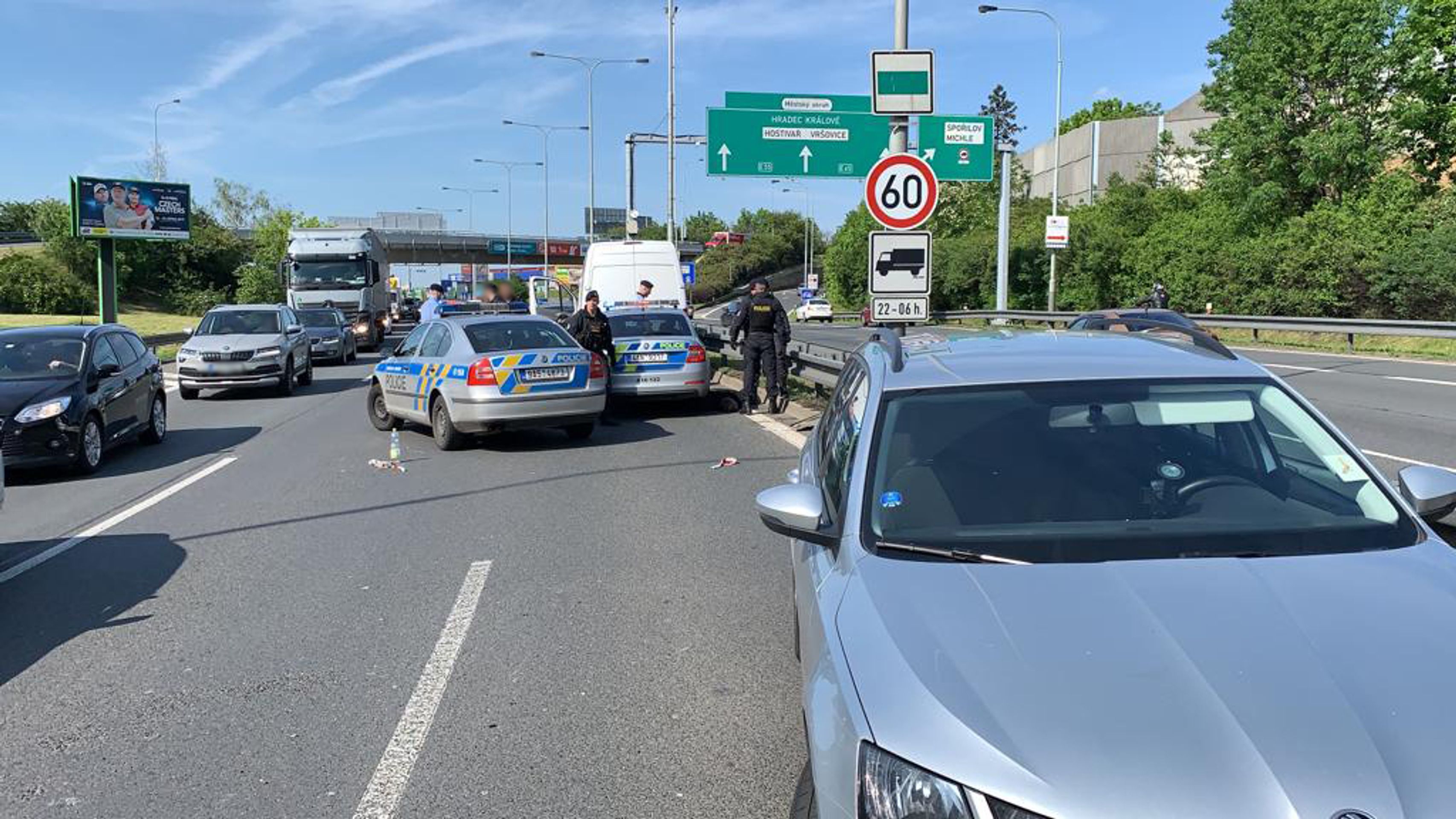 Řidiče jedoucího v protisměru na Jižní spojce zastavila střelbou policie - 8 - GALERIE: Řidiče jedoucího v protisměru na Jižní spojce zastavila střelbou policie (8/9)