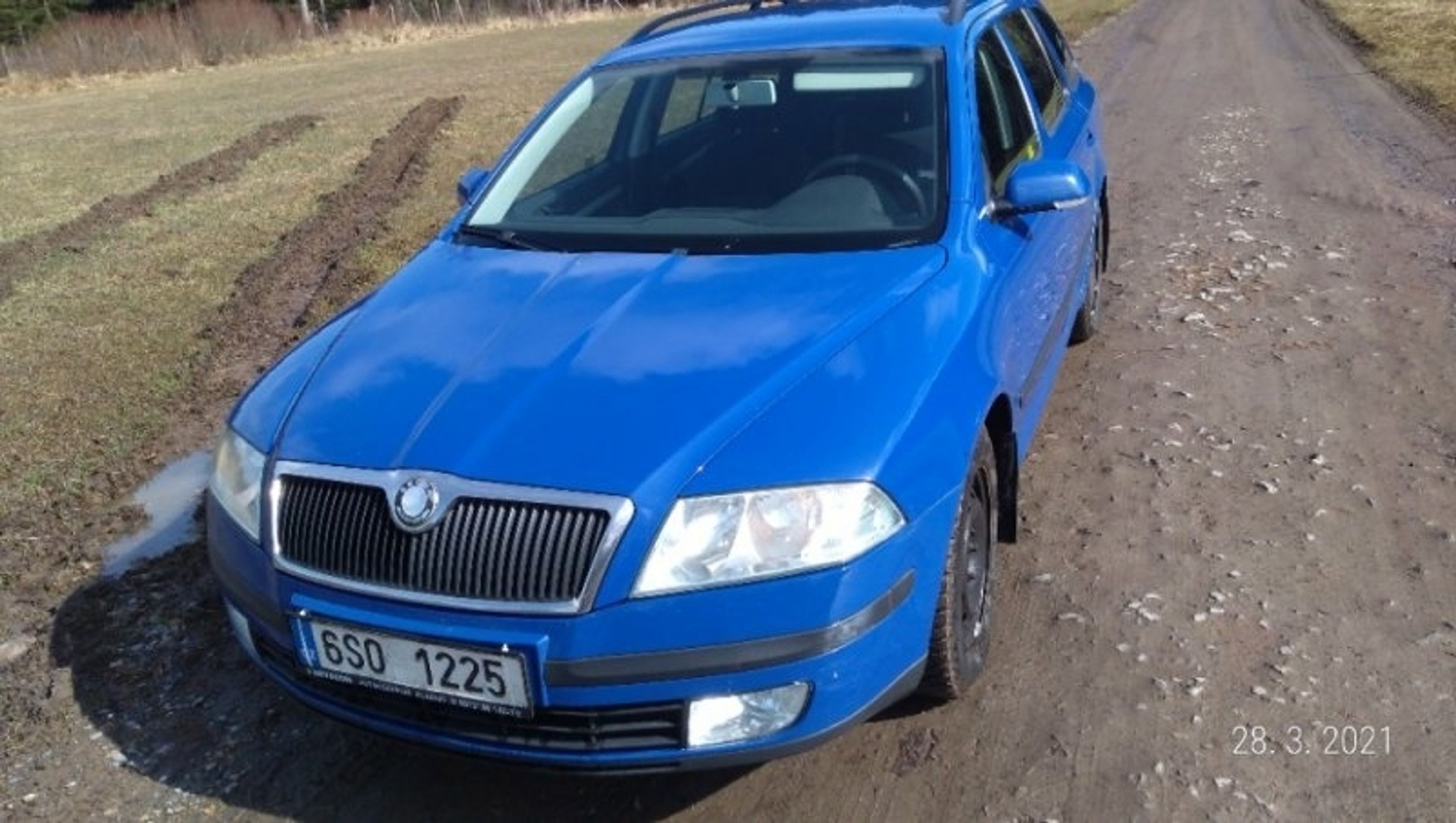 Dražba automobilů - Škoda Octavia modrá - GALERIE: Dražba automobilů (8/10)