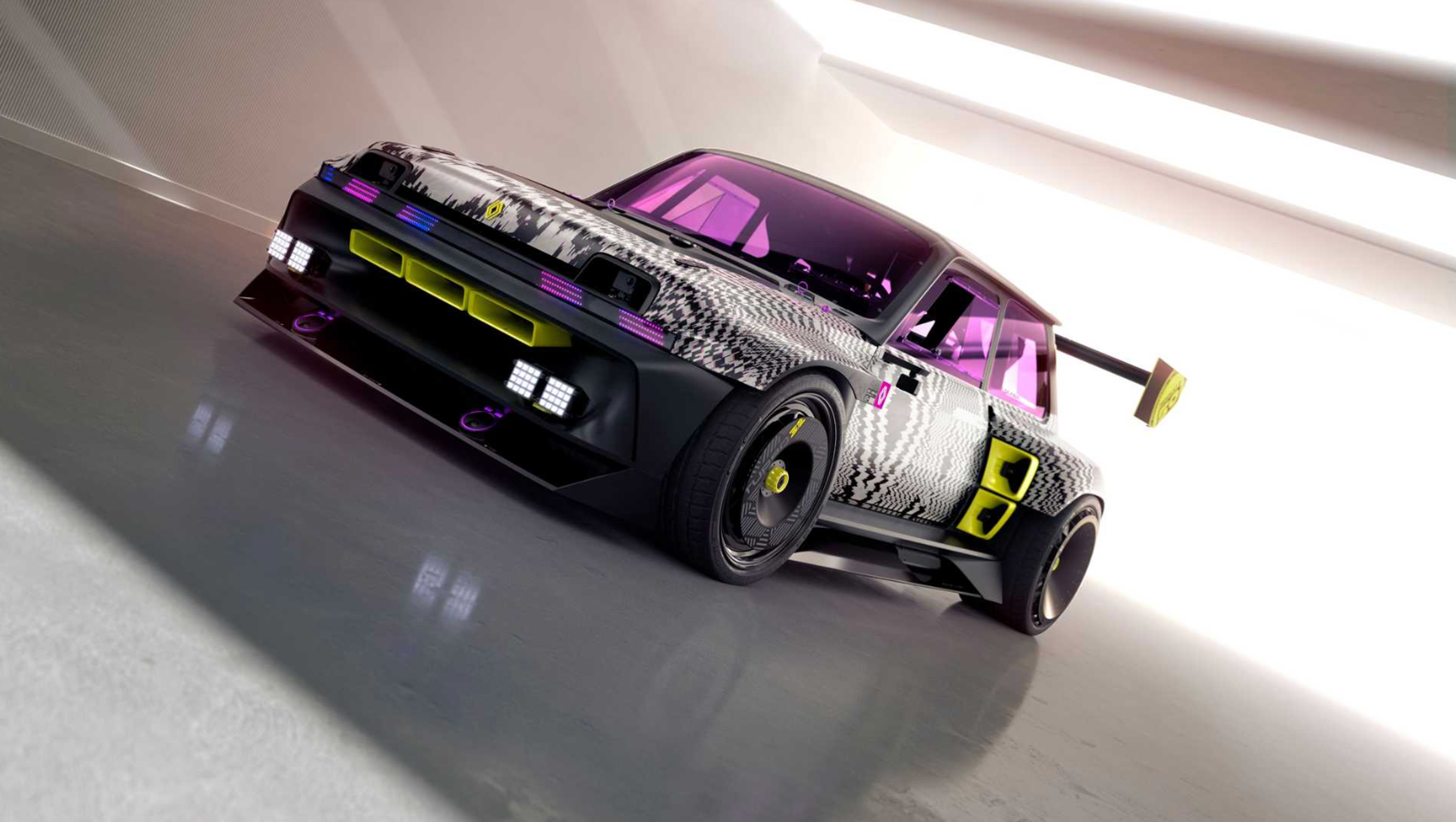 Renault R5 Turbo 3E - Renault se odvázal, představil svoje ikony v novém kabátě (1/9)