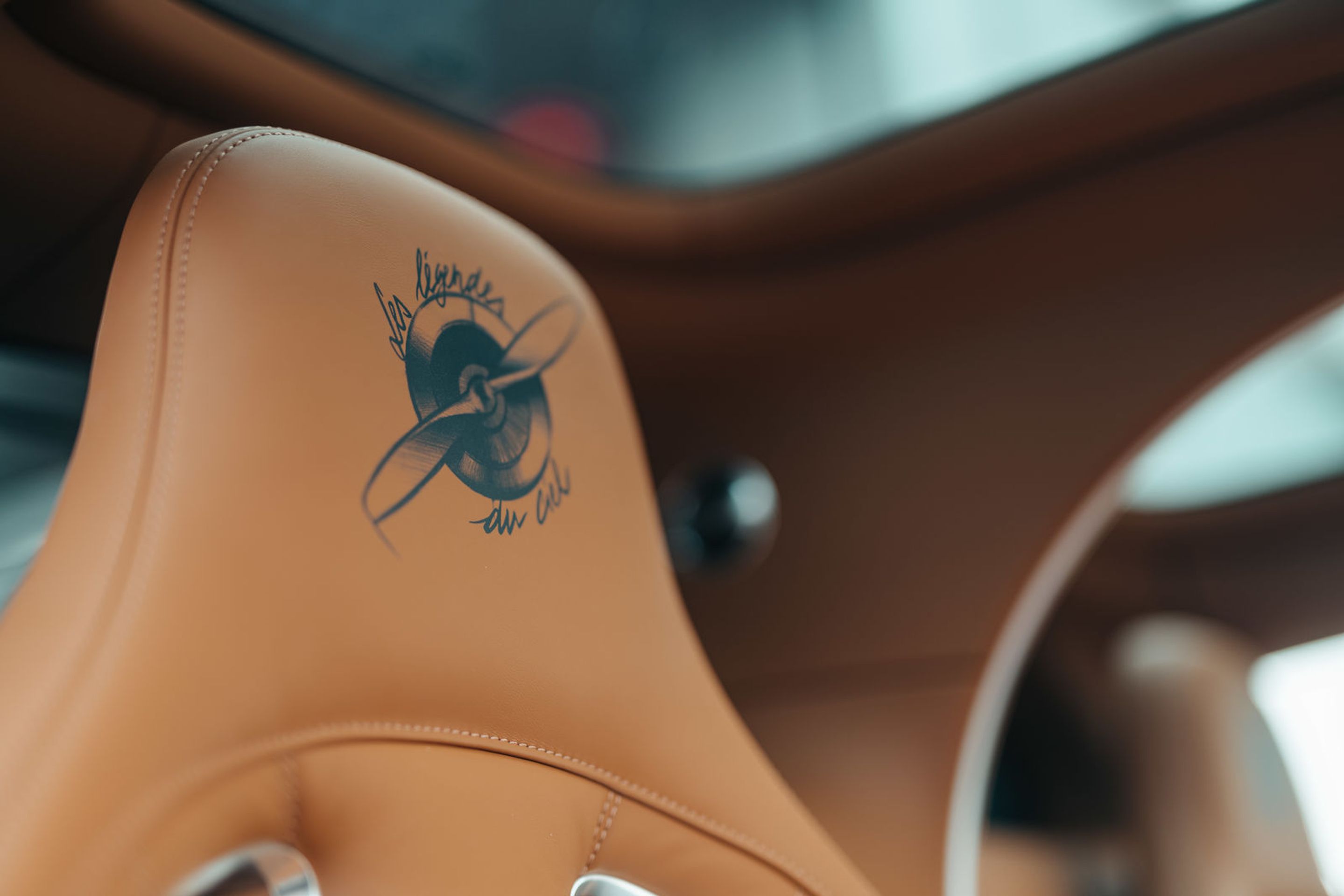 Bugatti Chiron Sport vs. armádní stíhačka - 18 - Fotogalerie: Bugatti Chiron Sport vyzval vojenskou stíhačku (13/13)