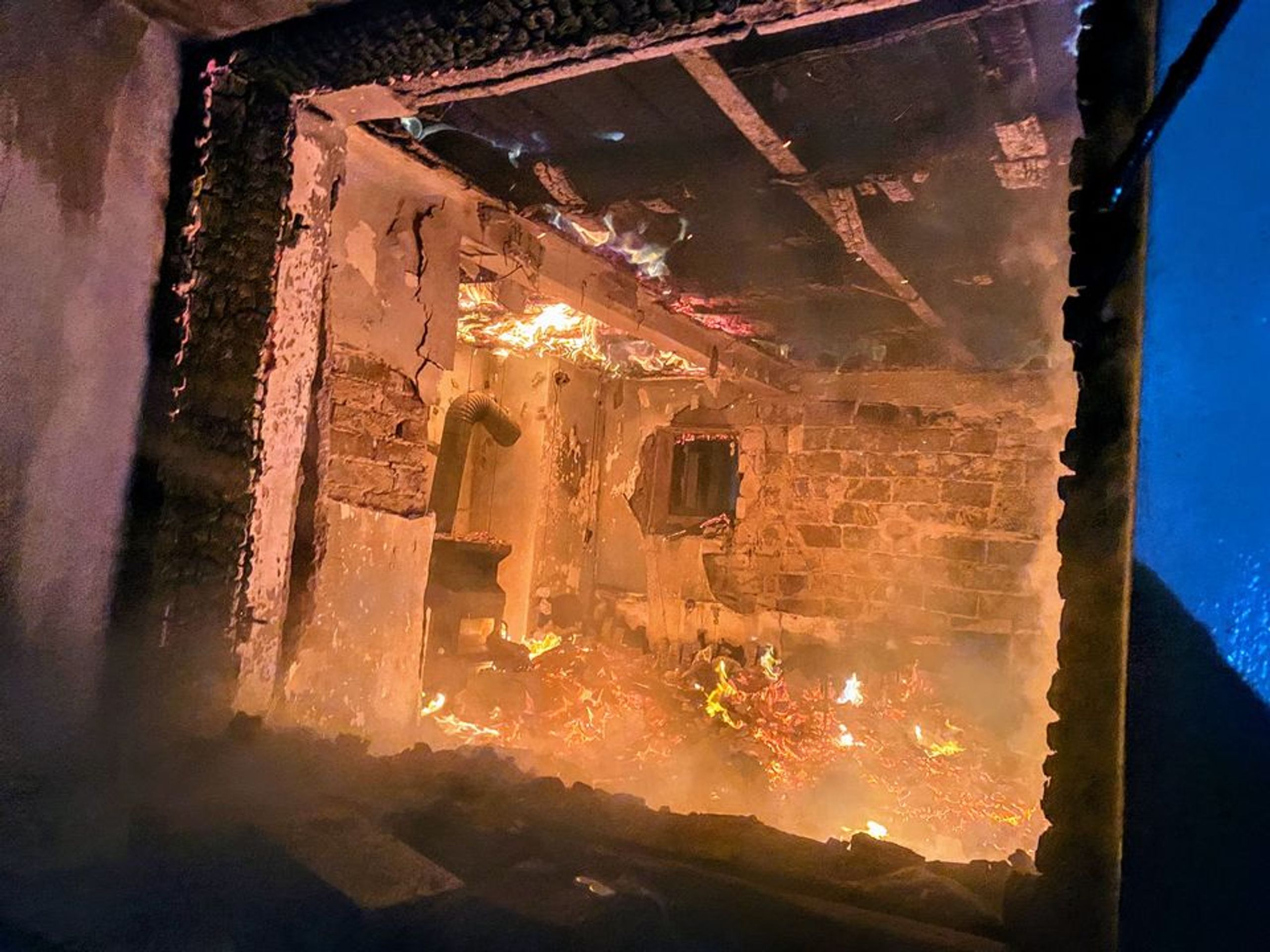 Požár usedlosti ve Svatém Janu nad Malší - Požár usedlosti v obci Svatý Jan nad Malší (1/7)