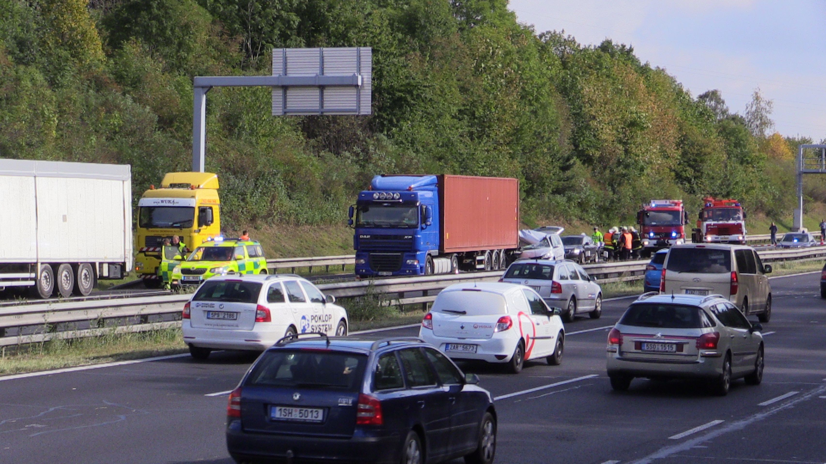 Smrtelná nehoda zavřela D1 na příjezdu do Prahy - 2 - GALERIE: Smrtelná nehoda na D1 (5/6)