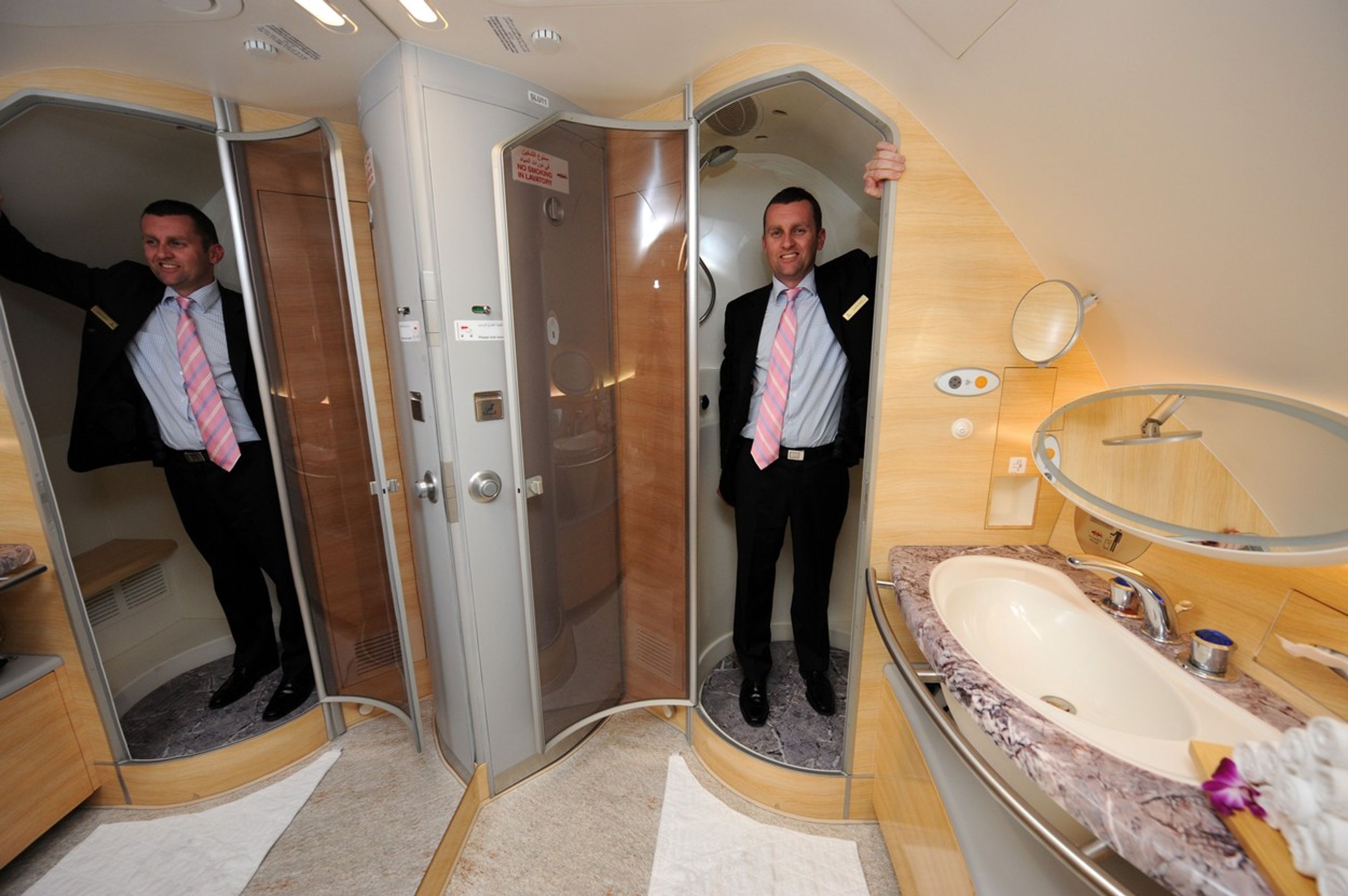 Airbus A380 - GALERIE: Fotbalisté Barcelony poletí luxusním letadlem (6/7)
