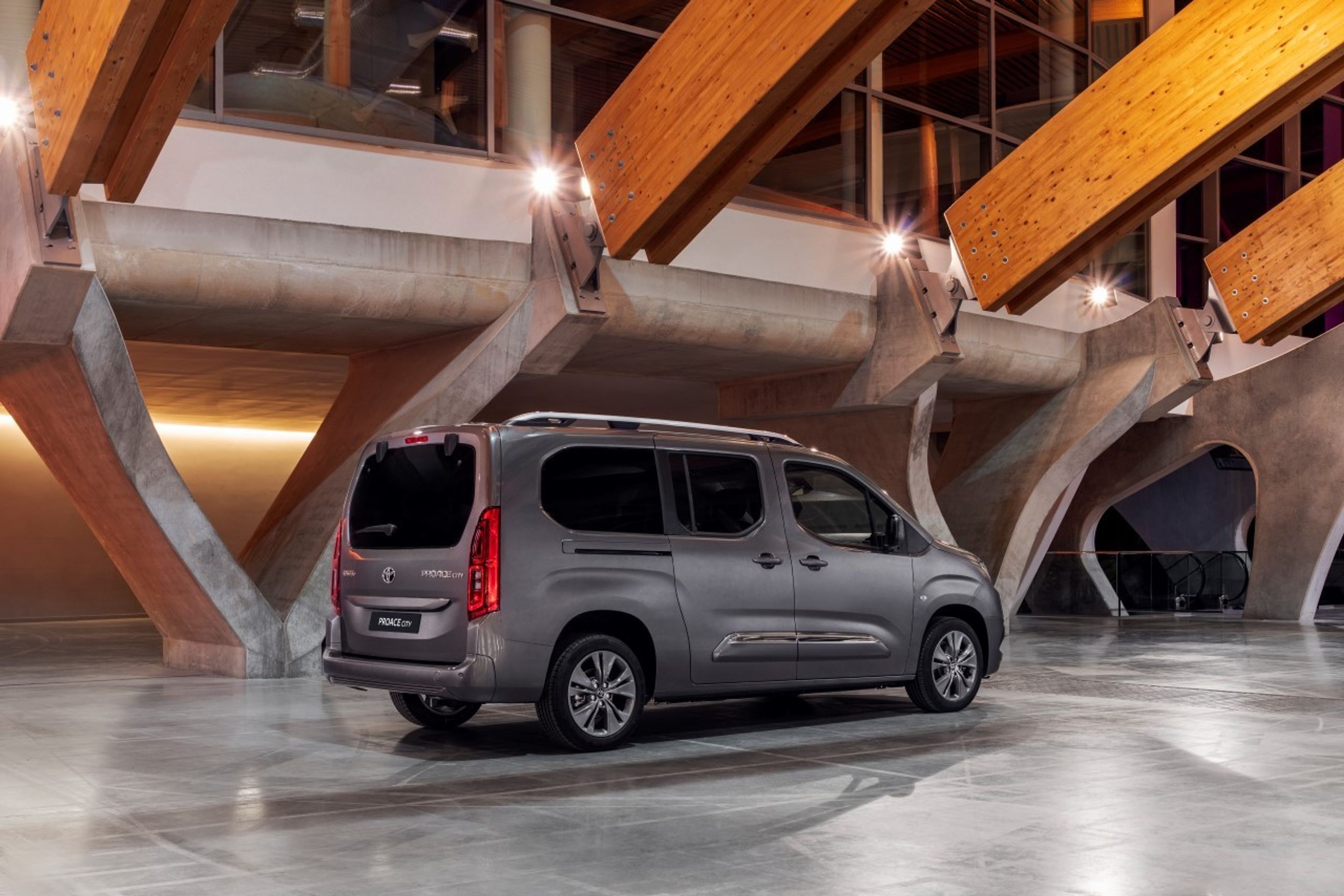 Toyota Proace City - 35 - Fotogalerie: Toyota Proace City jako dodávka i auto pro rodinu (12/28)