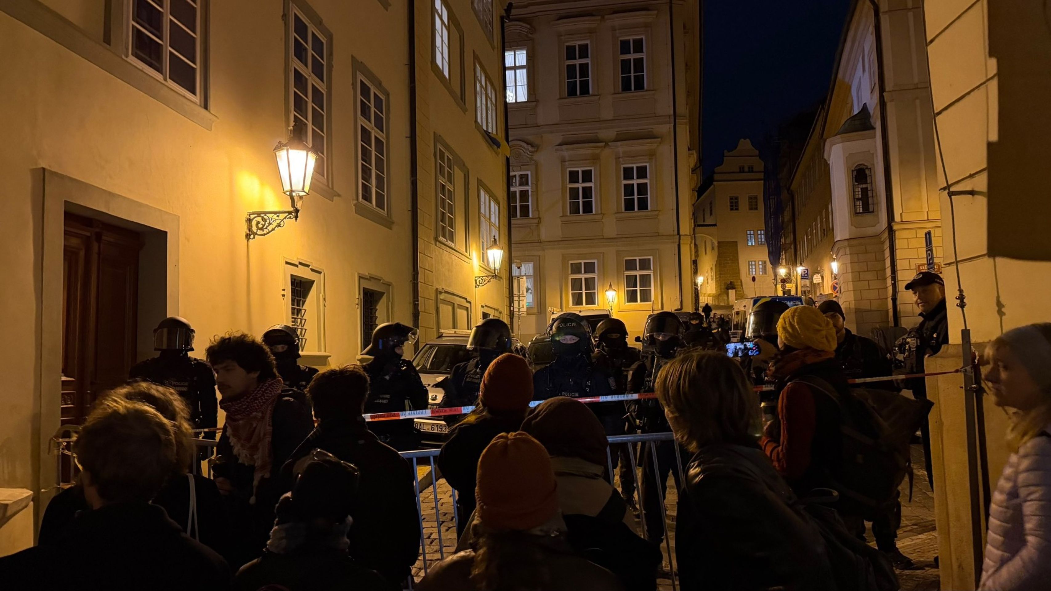 Demonstrace před sněmovnou - Demonstrace před sněmovnou (3/4)