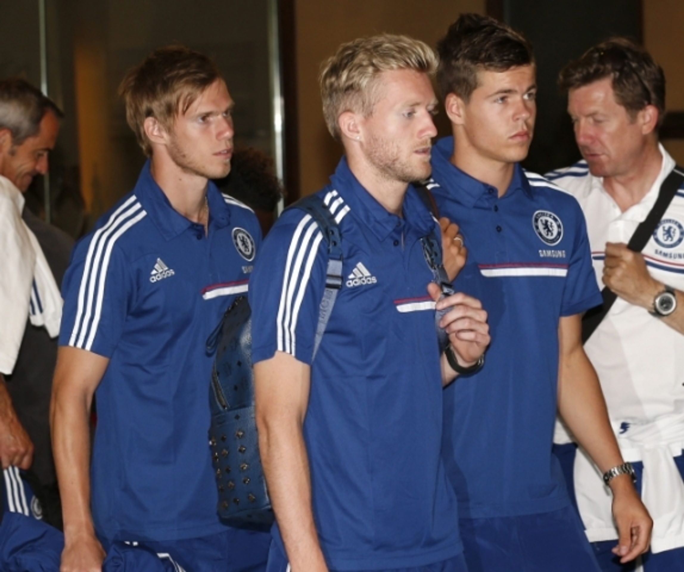 Chelsea v Bangkoku - 7 - GALERIE: Chelsea v Bangkoku s Mourinhem, Čechem i Kalasem (1/10)