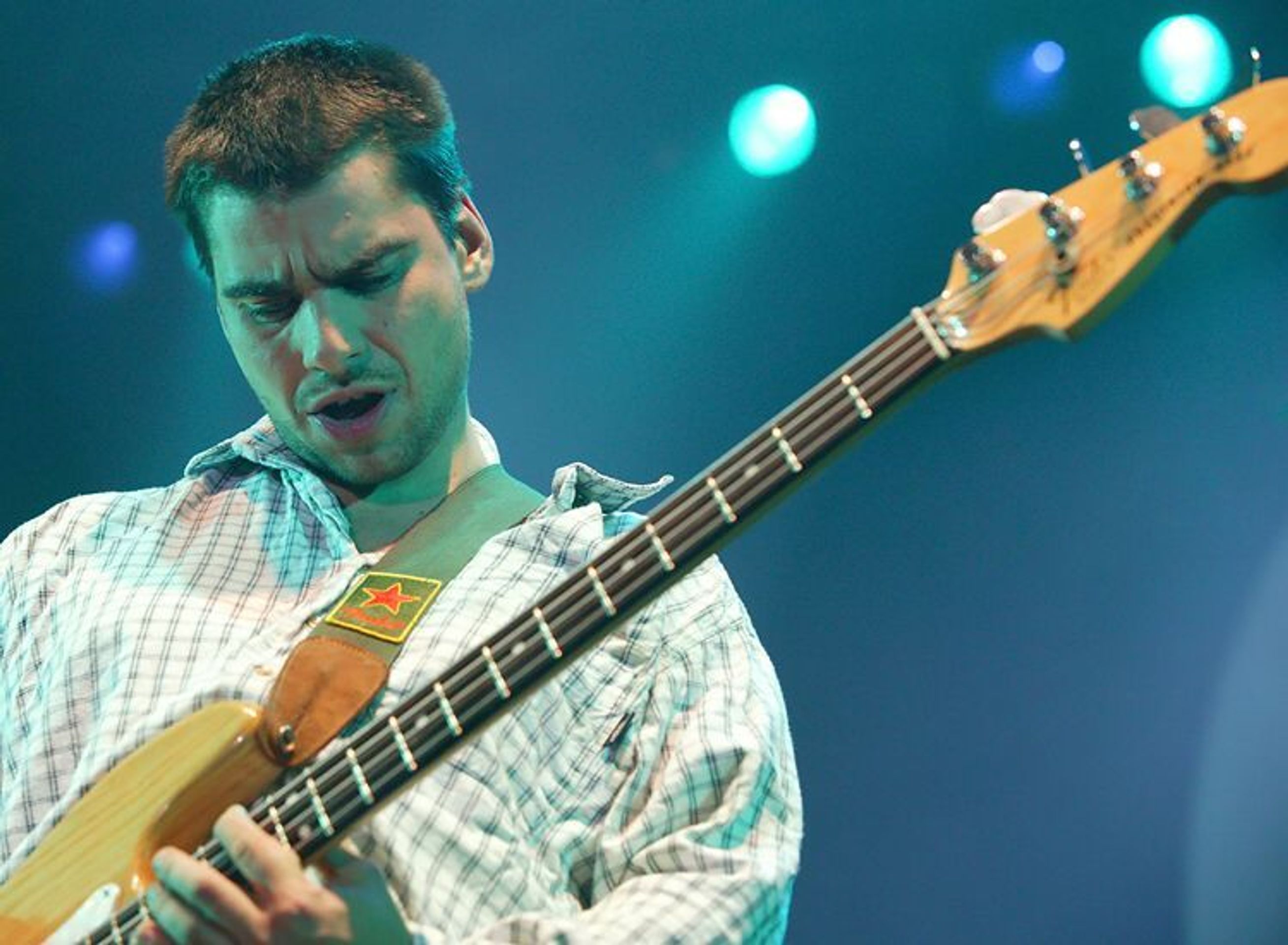 Druhou polovina satirické taneční skupiny Duo Egon doplňuje basák Jirka Zemánek. - Děda byl pokřtěn (4/6)
