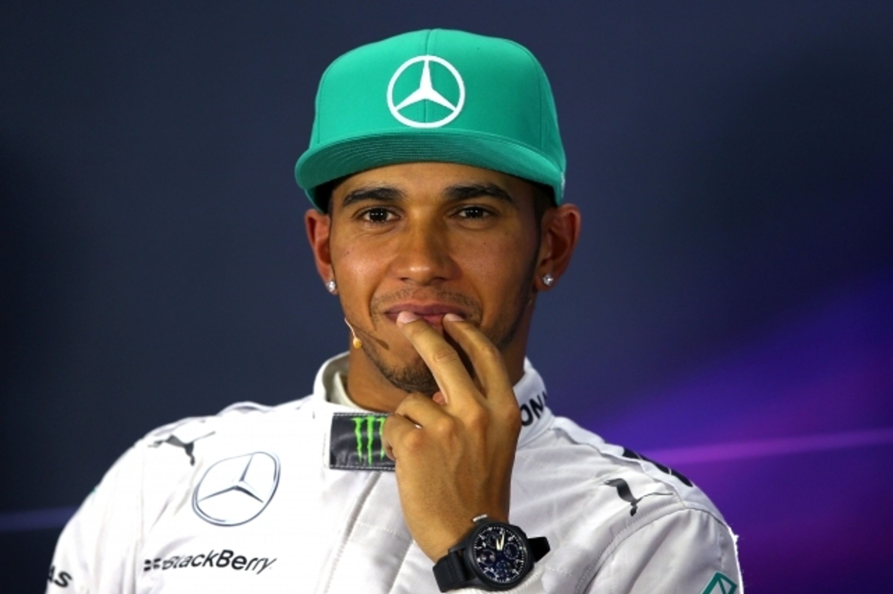 Lewis Hamilton vyhrál kvalifikaci na GP Číny - 3 - GALERIE: Lewis Hamilton vyhrál kvalifikaci na Velkou cenu Číny (8/10)