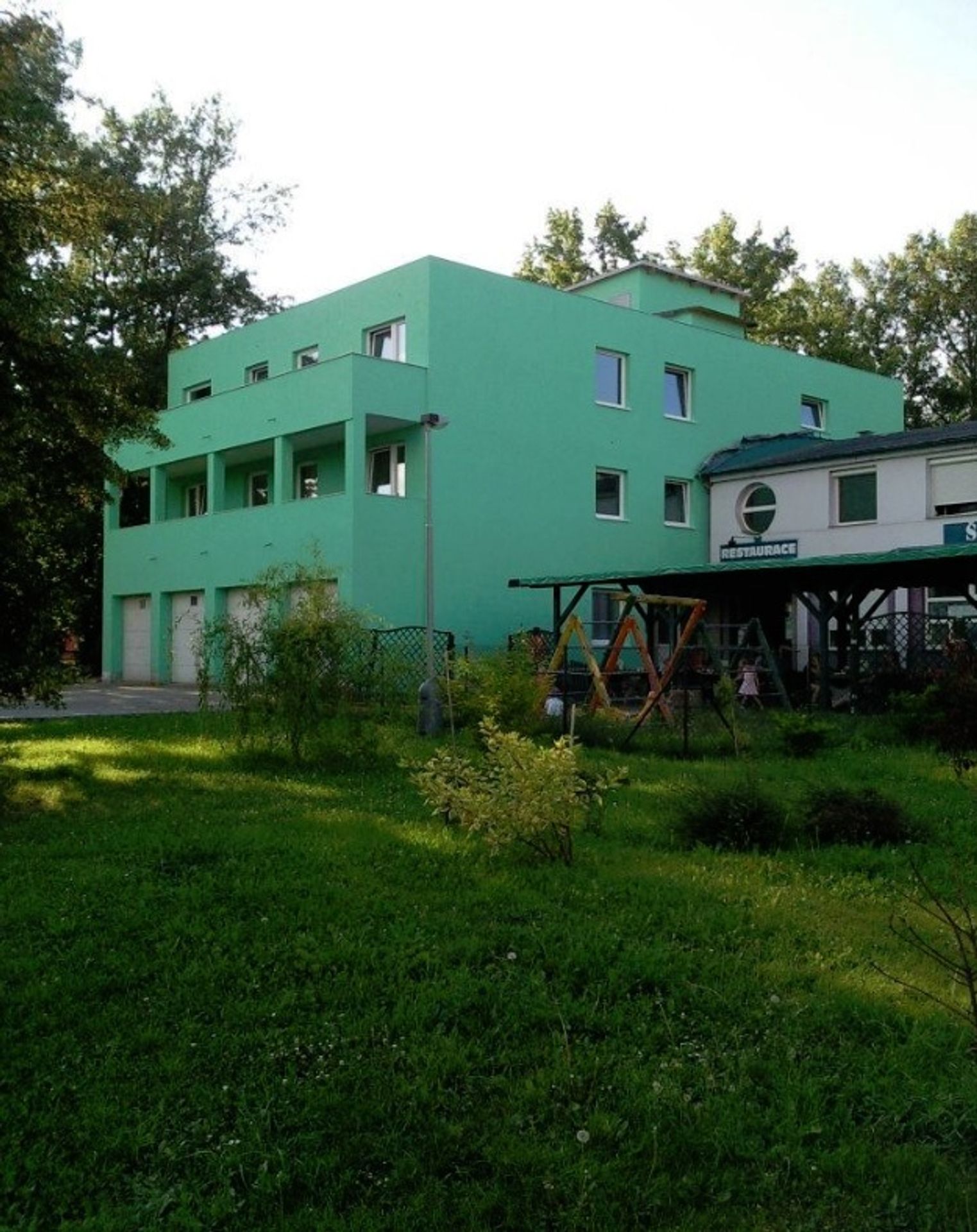 Architektonické peklo - nevkusné domky - 6 - GALERIE: Architektonické peklo - nevkusné domky (9/14)