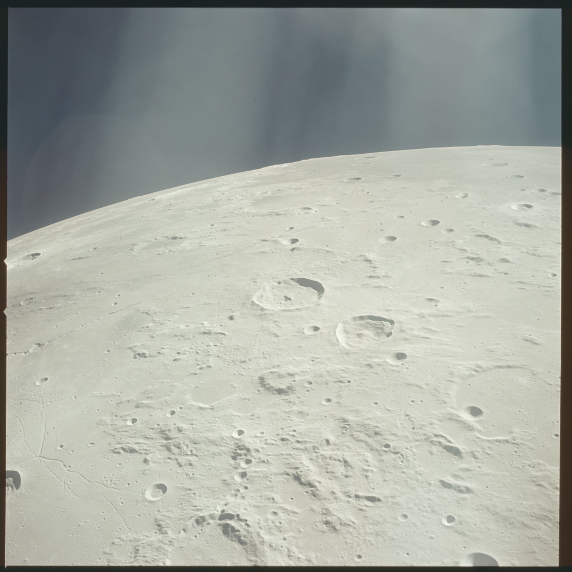 NASA - fotky z Měsíce - GALERIE: NASA odtajnila 8400 snímků z misí Apollo na Měsíc (8/10)