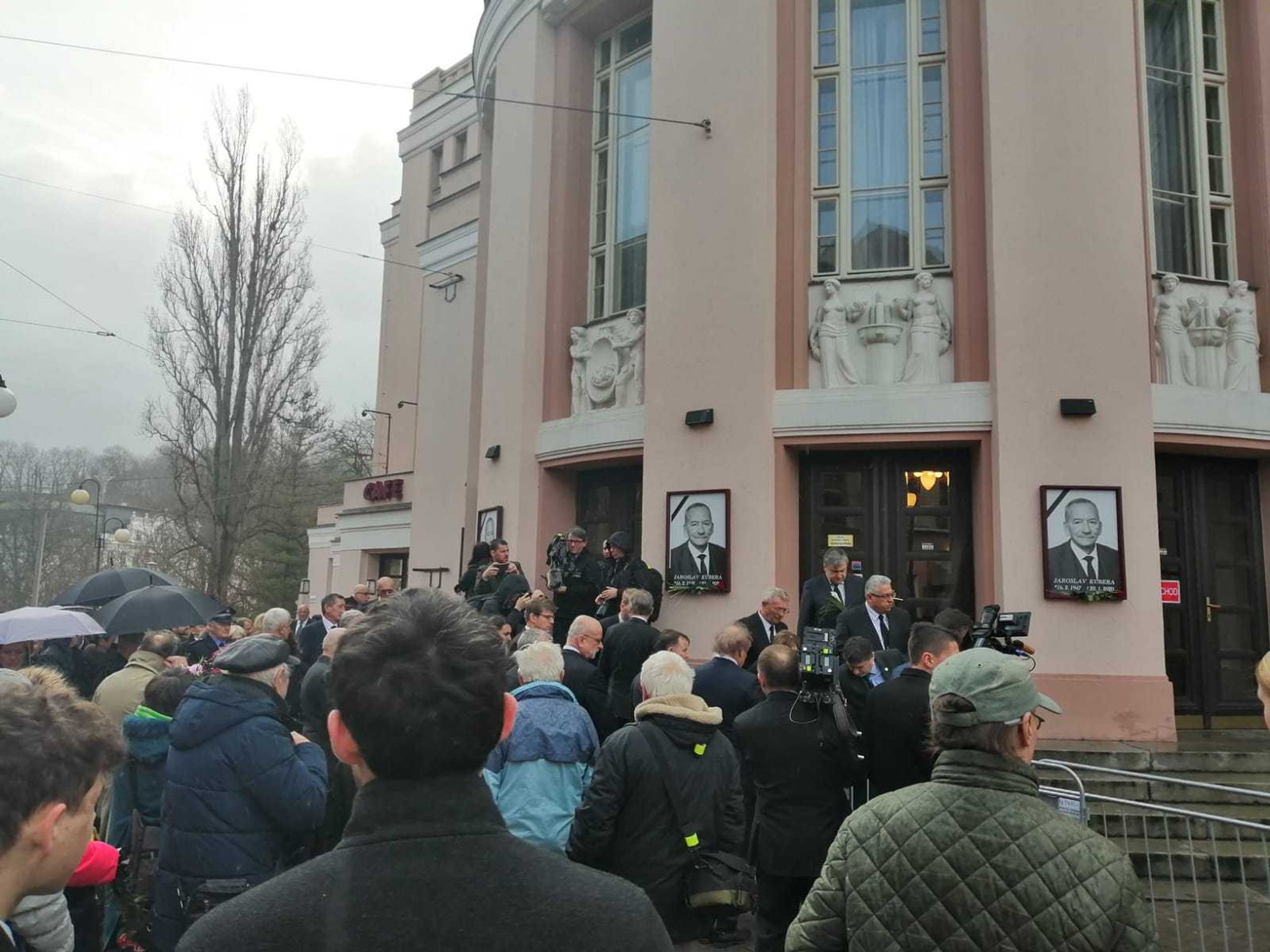Rozloučení se zesnulým Kuberou - 1 - GALERIE: Rozloučení s Jaroslavem Kuberou (6/12)