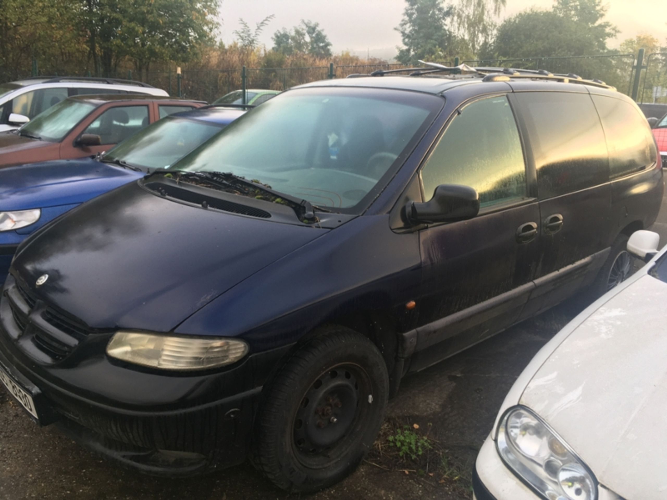 OA Chrysler Voyager - odhadní cena 900 Kč, nejnižší podání 300 Kč - Aukce aut, která blokovala ulice Ústí nad Labem (11/16)