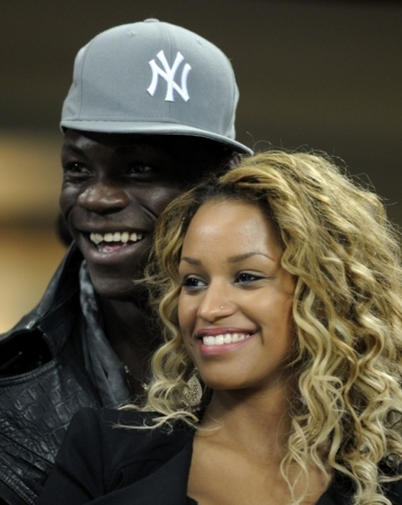 Ballotelli se bavil při vítězství AC Milán nad Barcelonou - 5 - GALERIE: Mario Balotelli se svou krásnou přítelkyní (4/4)