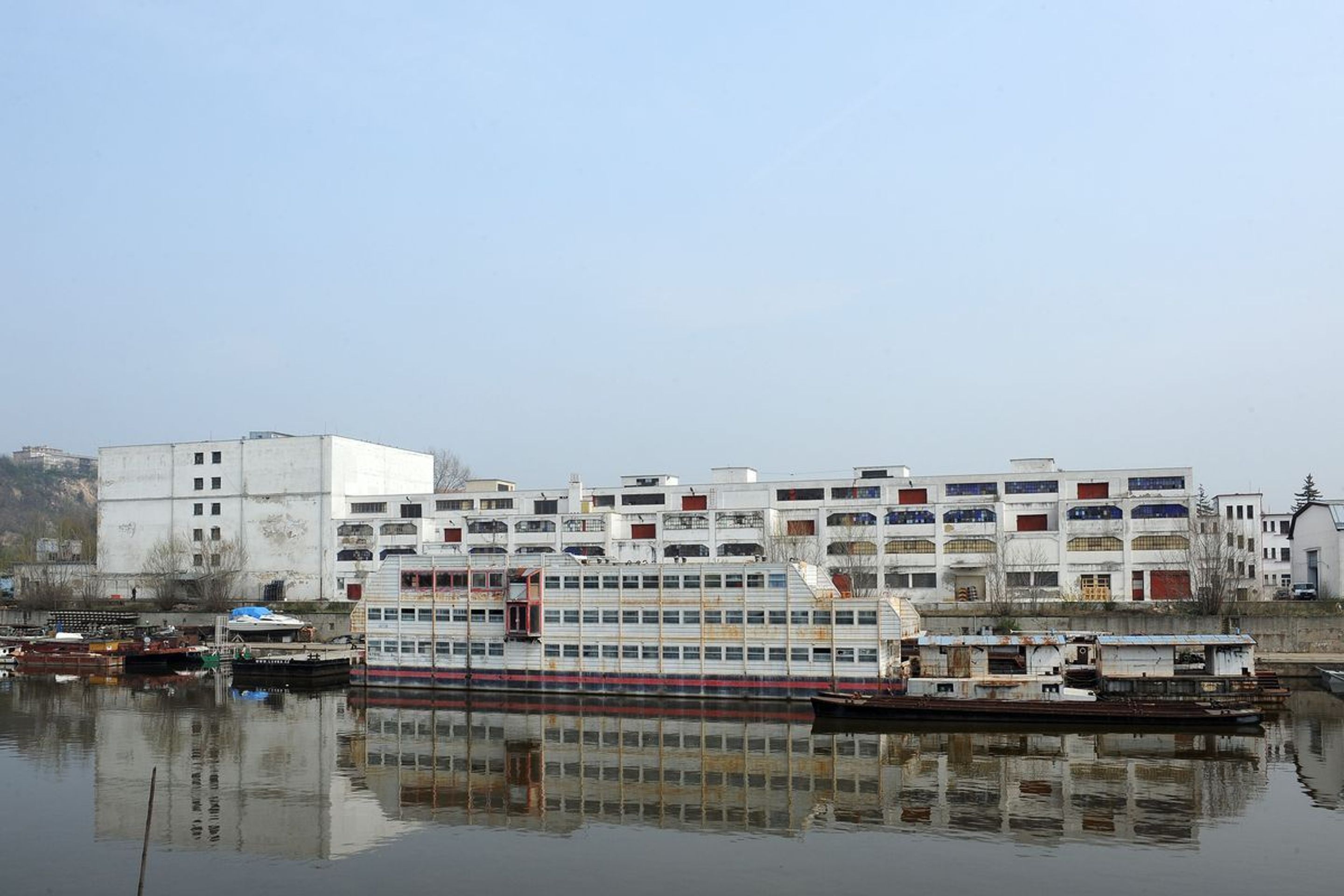 Opuštěný botel v pražské Libni - 2 - GALERIE: Opuštěný botel v pražské Libni (9/10)