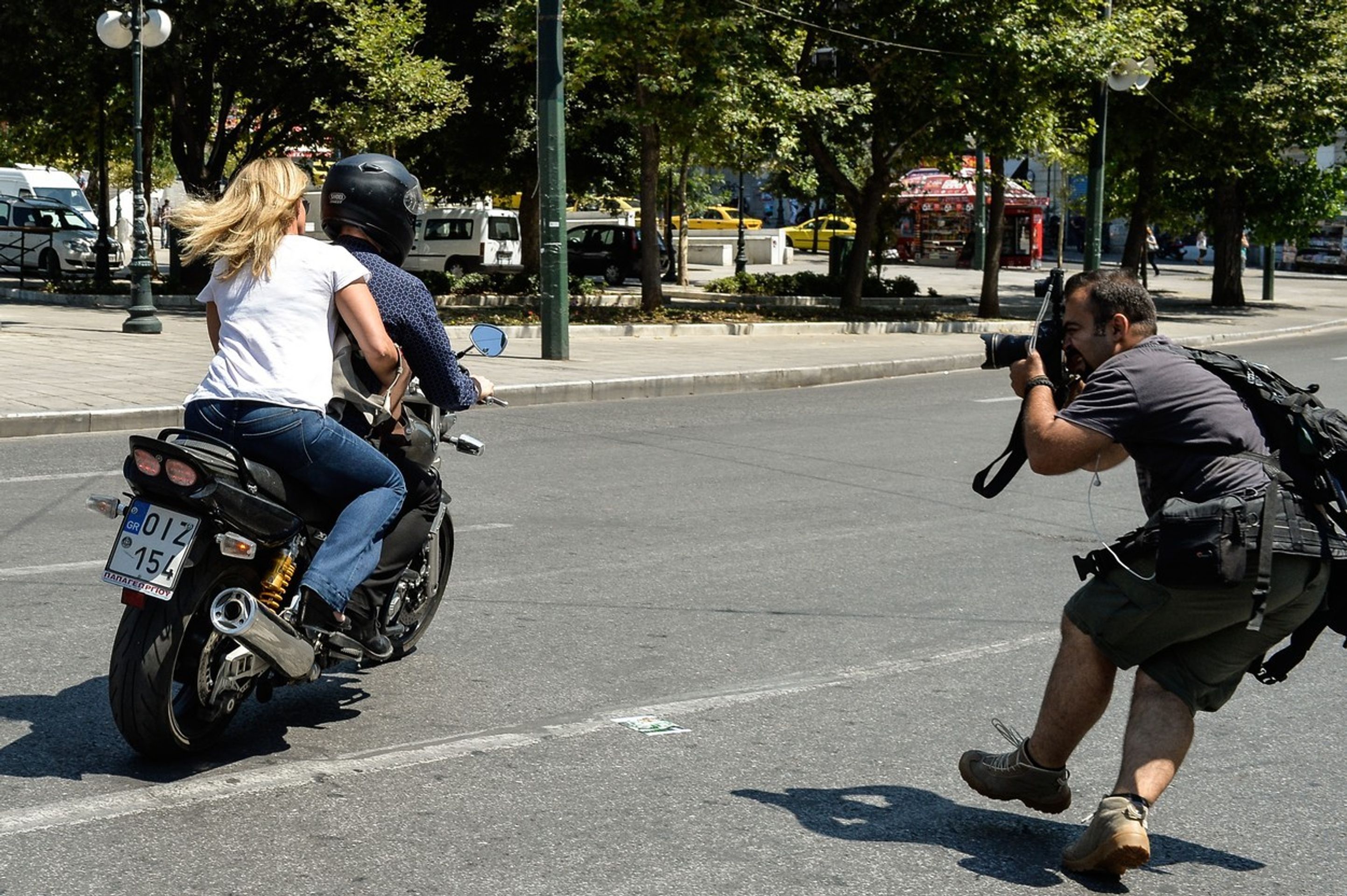 Janis Varufakis rezignoval a odjel na motorce - 4 - GALERIE: Janis Varufakis opouští řecké ministerstvo financí (5/5)