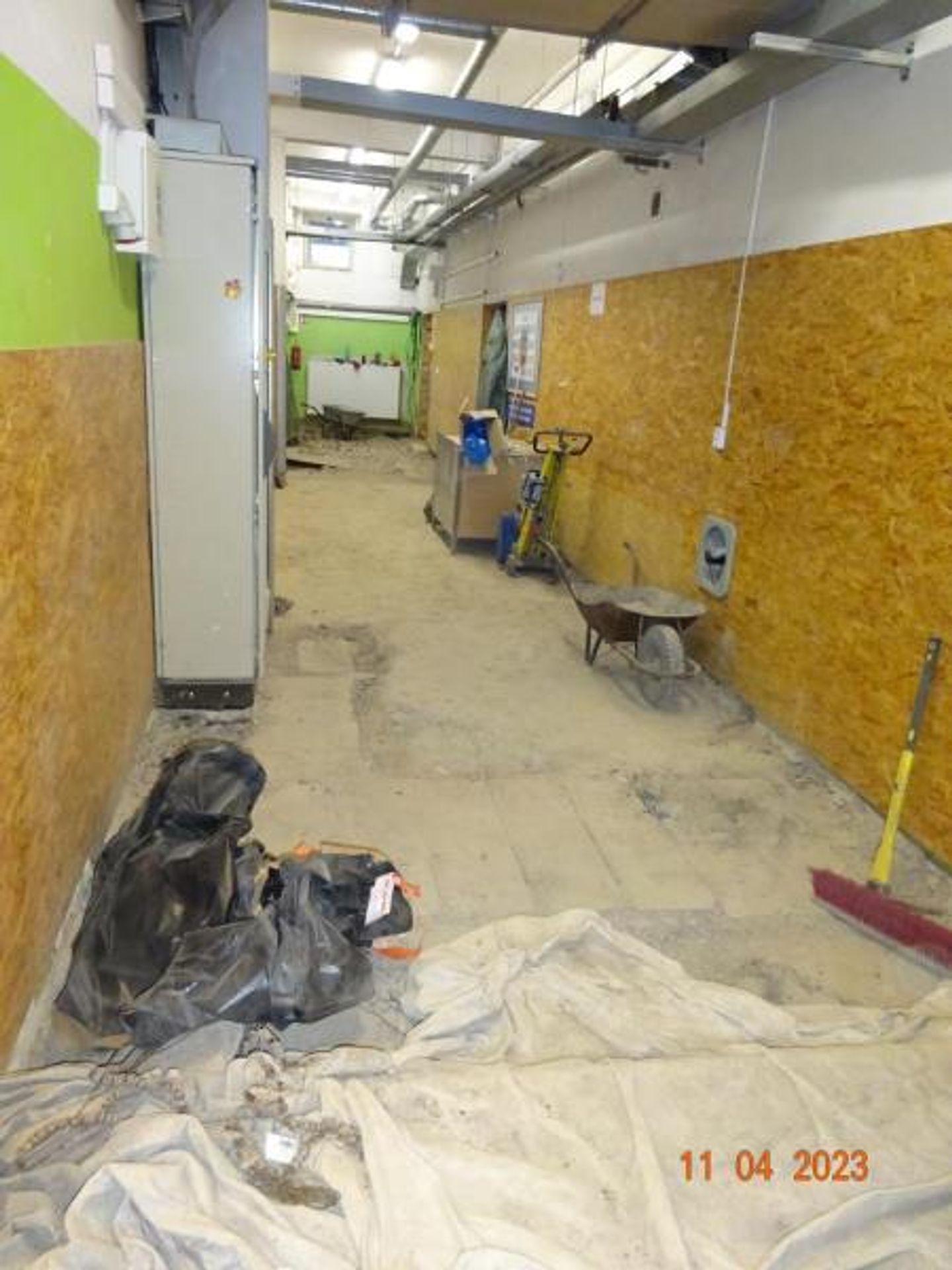 Uzavřená prodejna Tesco (10) - Uzavřená prodejna Tesco v Bílině (10/10)
