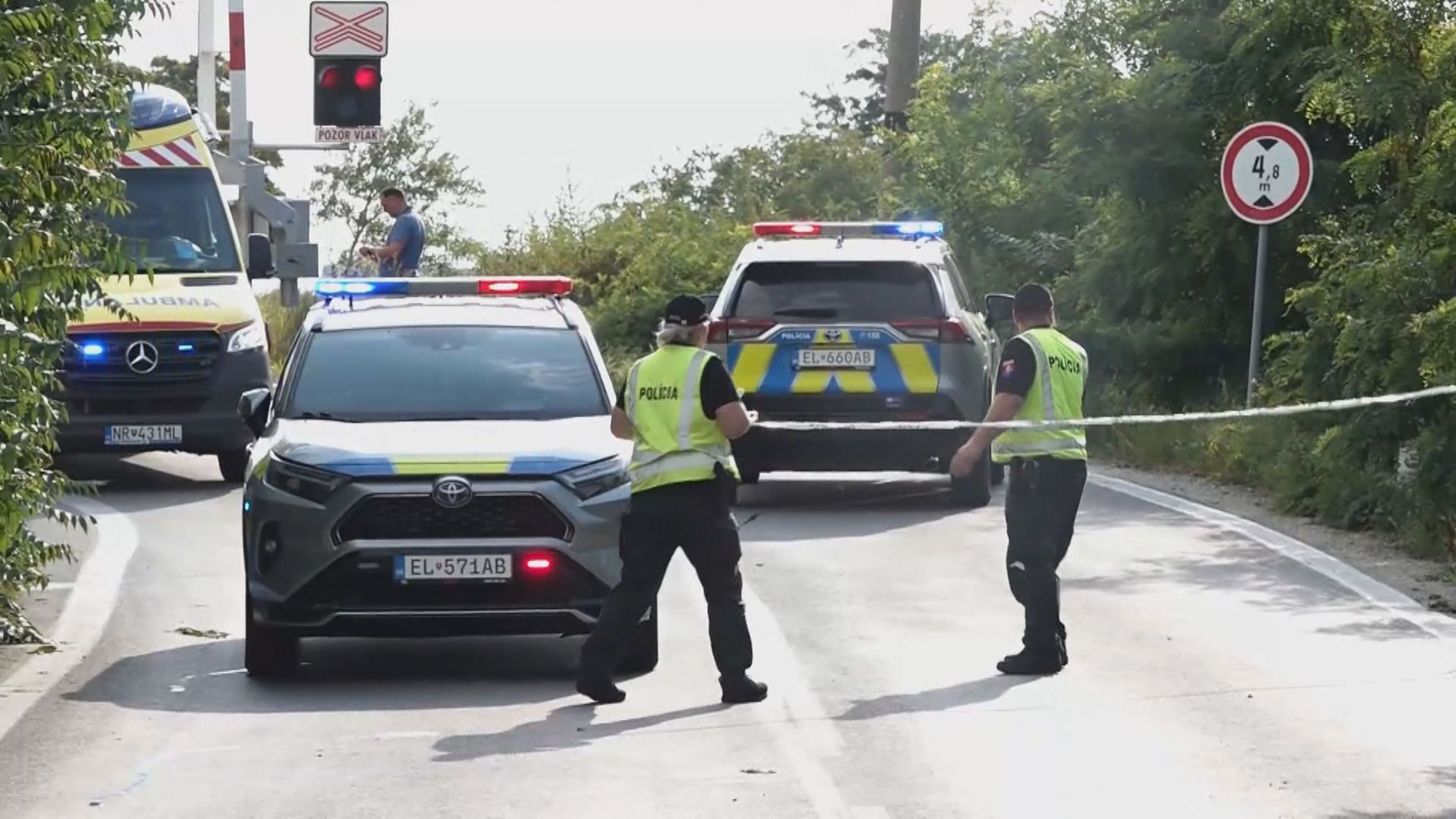 Srážku vlaku a autobusu na Slovensku - Srážku vlaku a autobusu na jihu Slovenska (5/11)