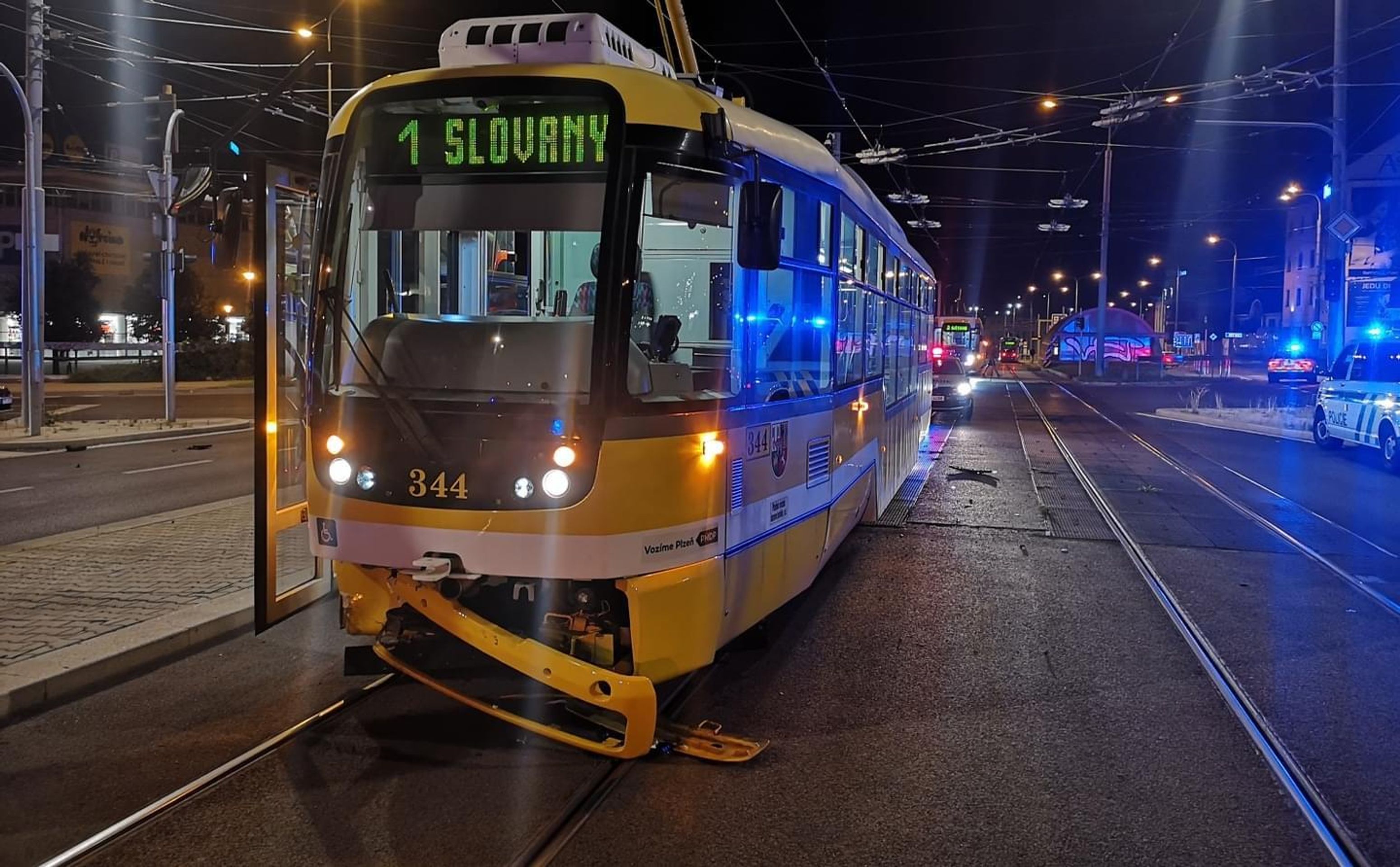 Srážka auta a tramvaje - 1 - GALERIE: Srážka auta a tramvaje (6/6)