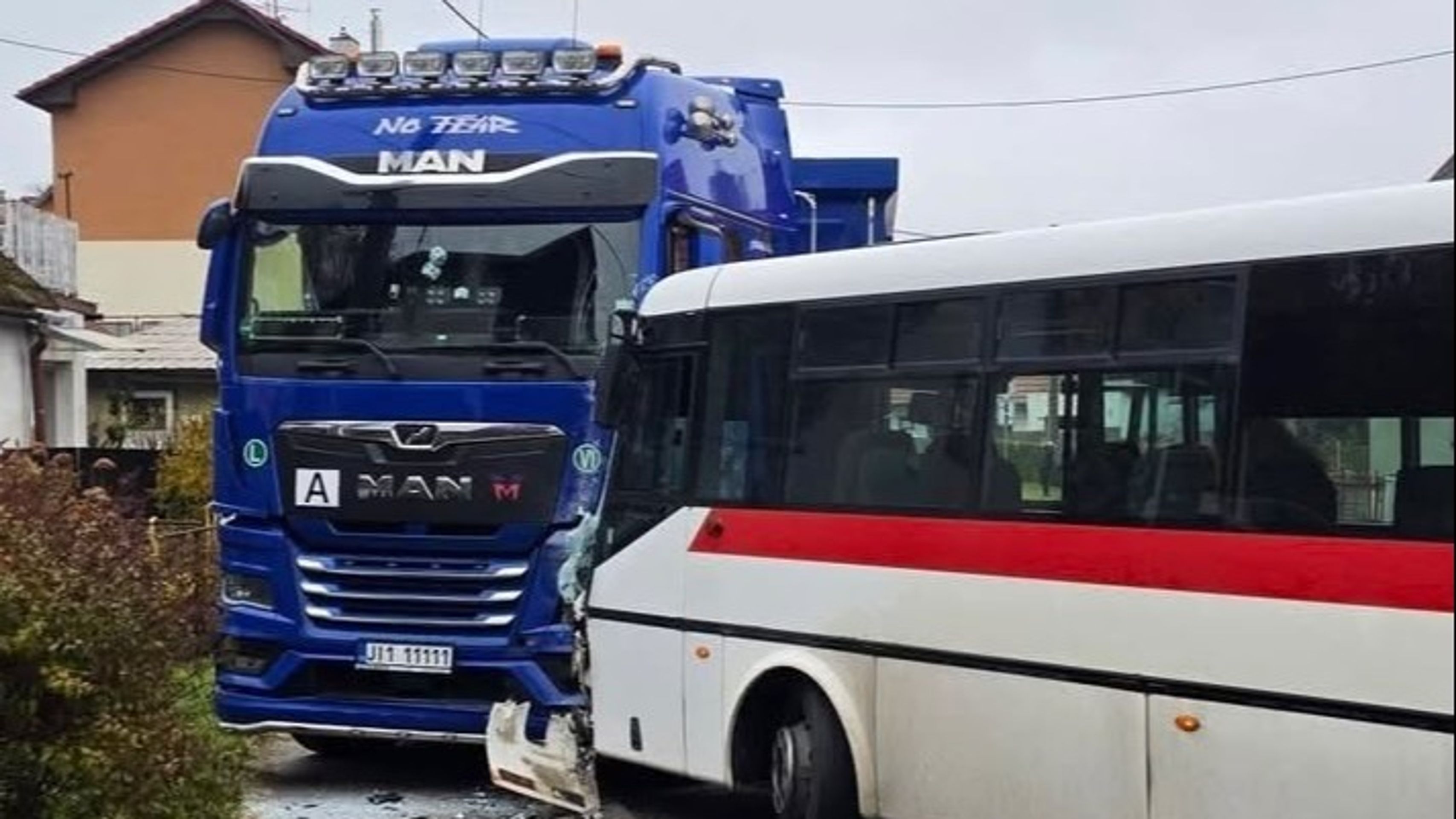 Nehoda autobusu 6 (cropped) - Nehoda autobusu (6/7)