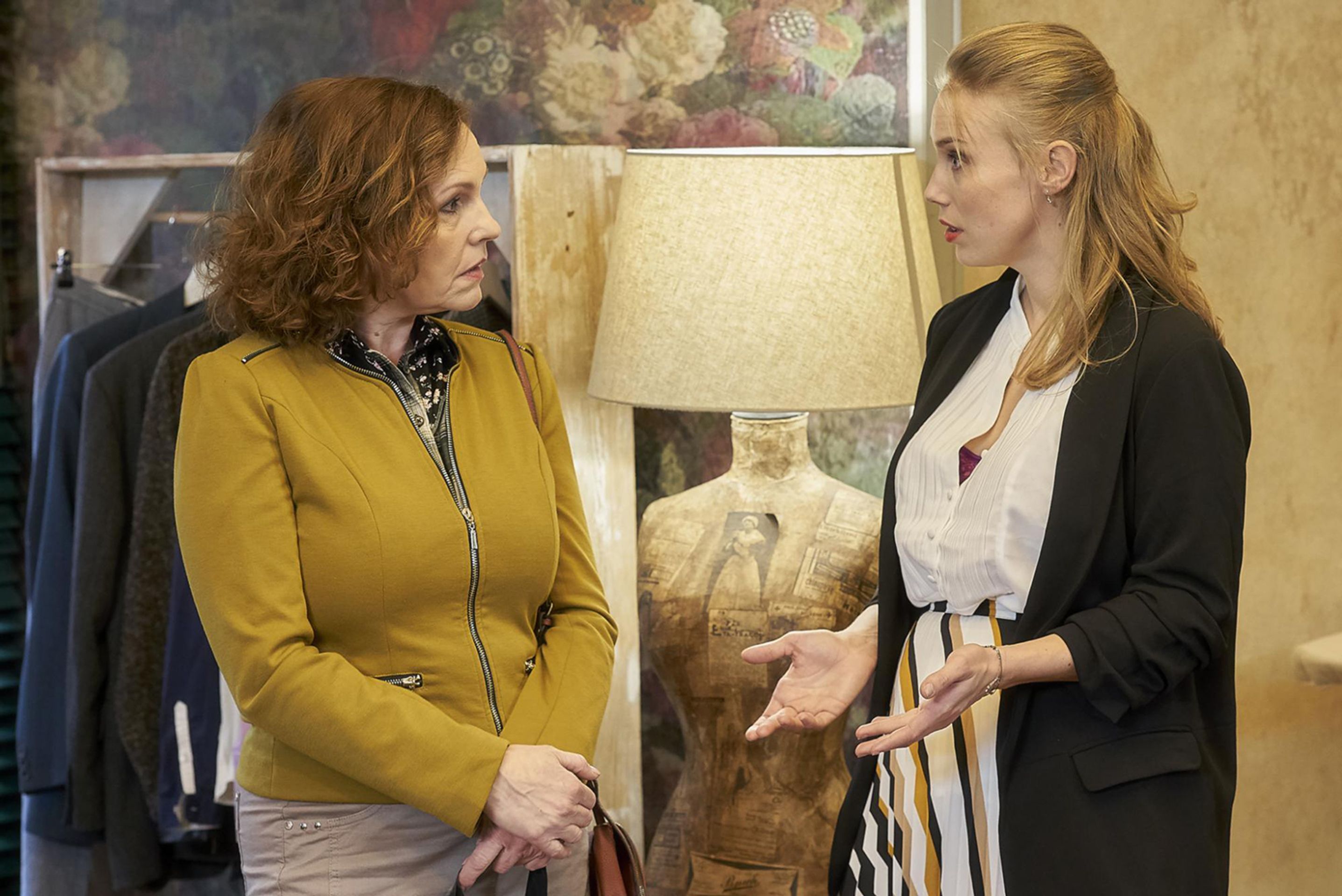 Ulice - ALENA ŠTRÉBLOVÁ, ANETA KREJČÍKOVÁ ALIAS MILENA A GÁBINA PUMROVY - GALERIE: Ulice (3/10)