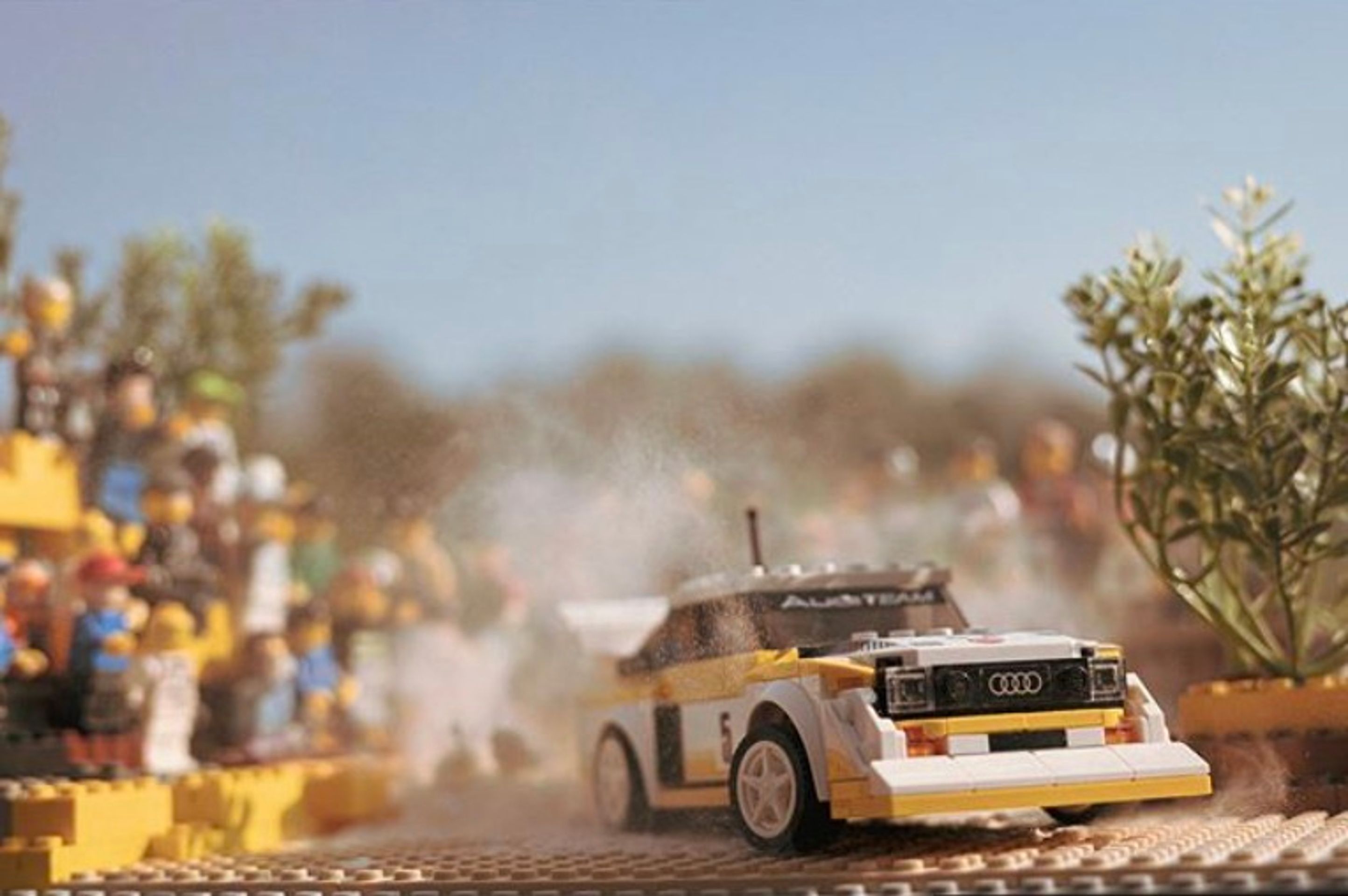 Fotograf vytvořil celé scény z Lega podle historických snímků - 25 - Fotogalerie: Úžasné scény z Lega zachycují legendární Audi Quattro (8/13)