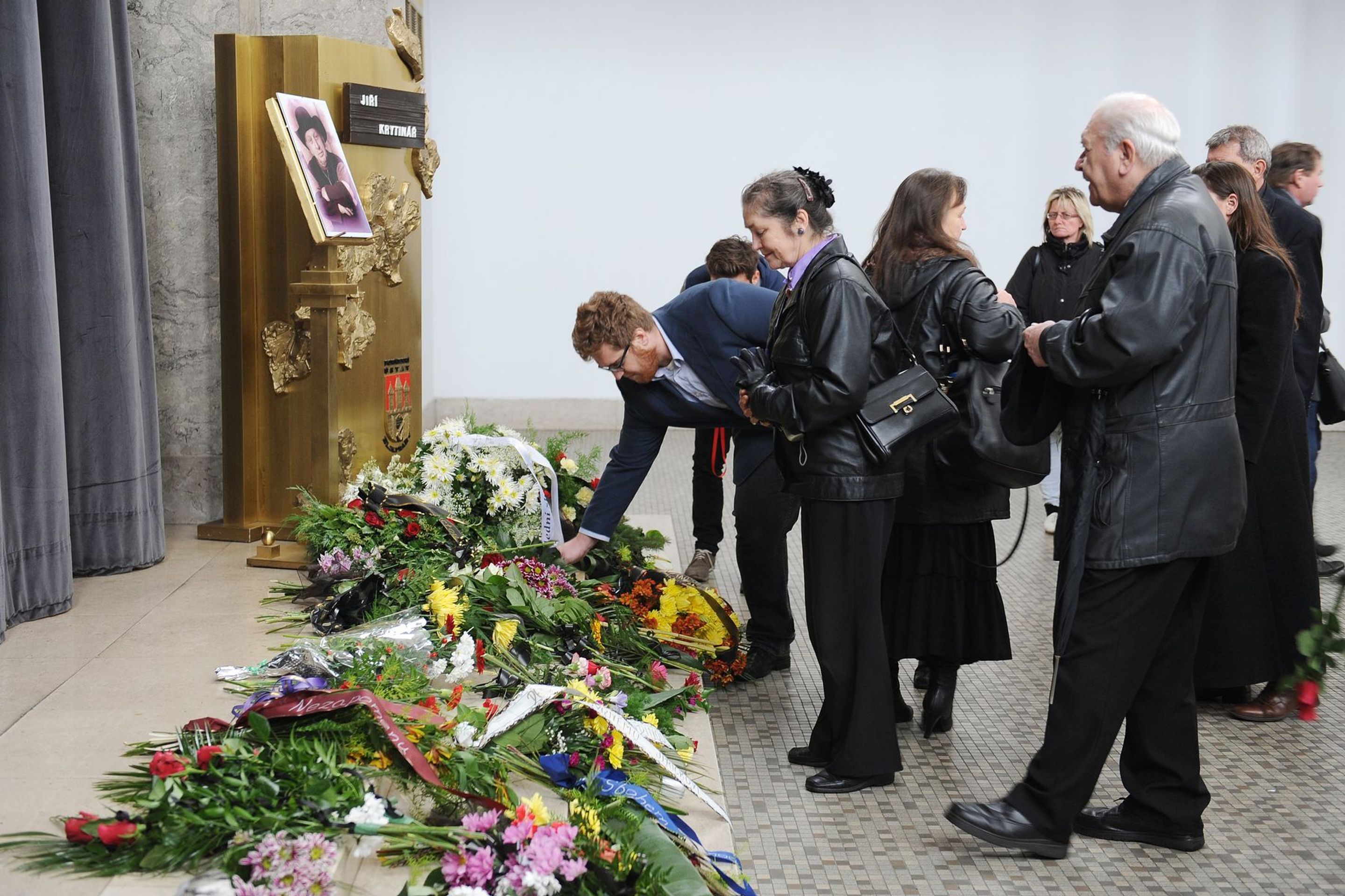 Poslední rozloučení s Jiřím Krytinářem - 27 - GALERIE: Rozloučení s Jiřím Krytinářem (9/29)