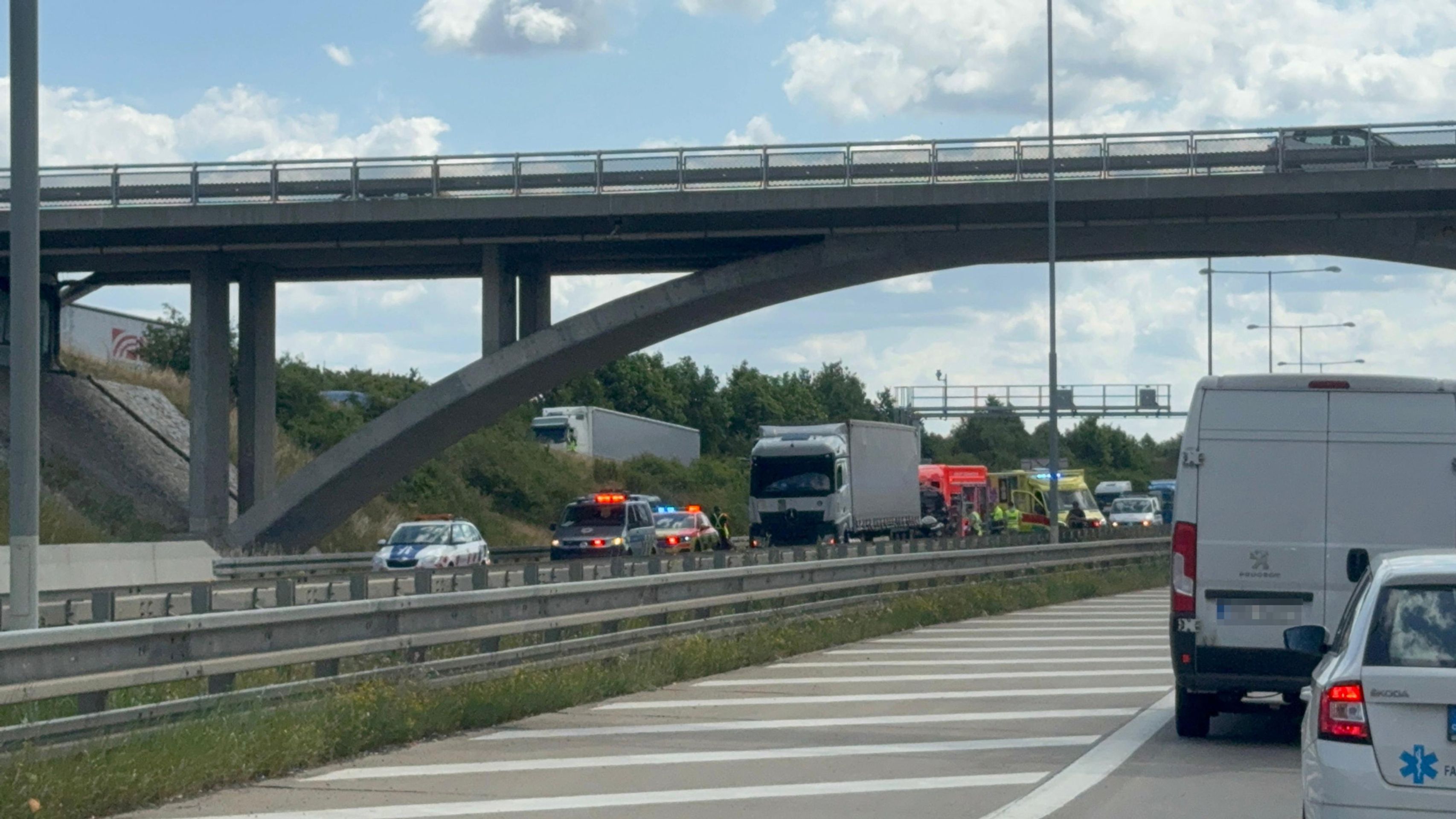 Dopravní nehoda na Pražském okruhu (2) - Dopravní nehoda na Pražském okruhu (4/9)