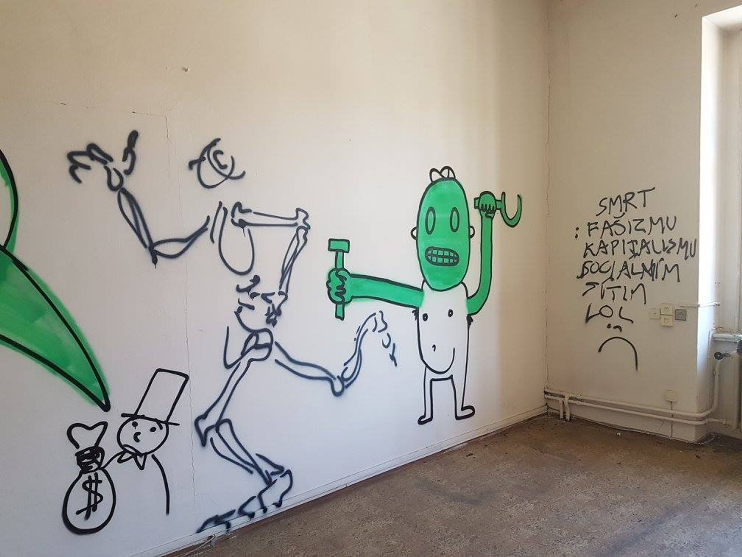 Squatteři zanechali v domech v Praze spoušť - 13 - GALERIE: Squatteři po sobě v domech zanechali spoušť (13/16)
