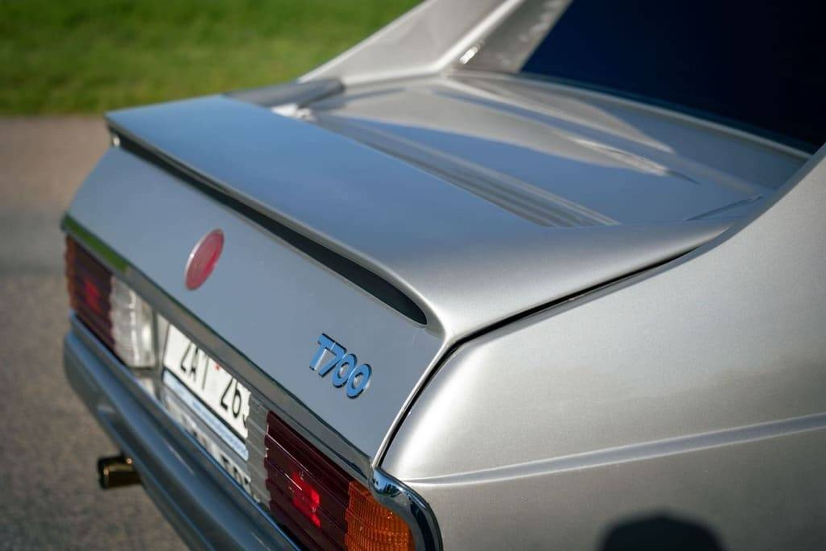 Luxusní Tatra T700 z roku 1996 jde do aukce. | Galerie: Luxusní Tatra ...