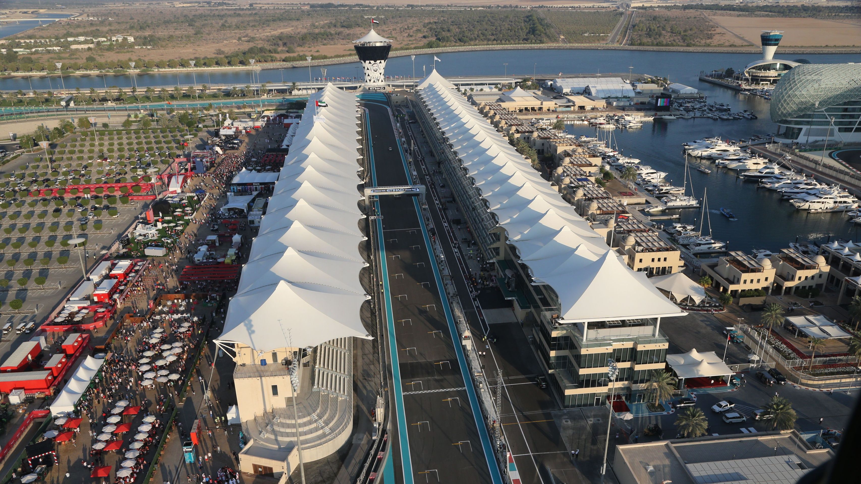 Letecký pohled na start a zázemí pro týmy F1 v Abú Zabí - Okruh Yas Marina v Abú Zabí (3/3)