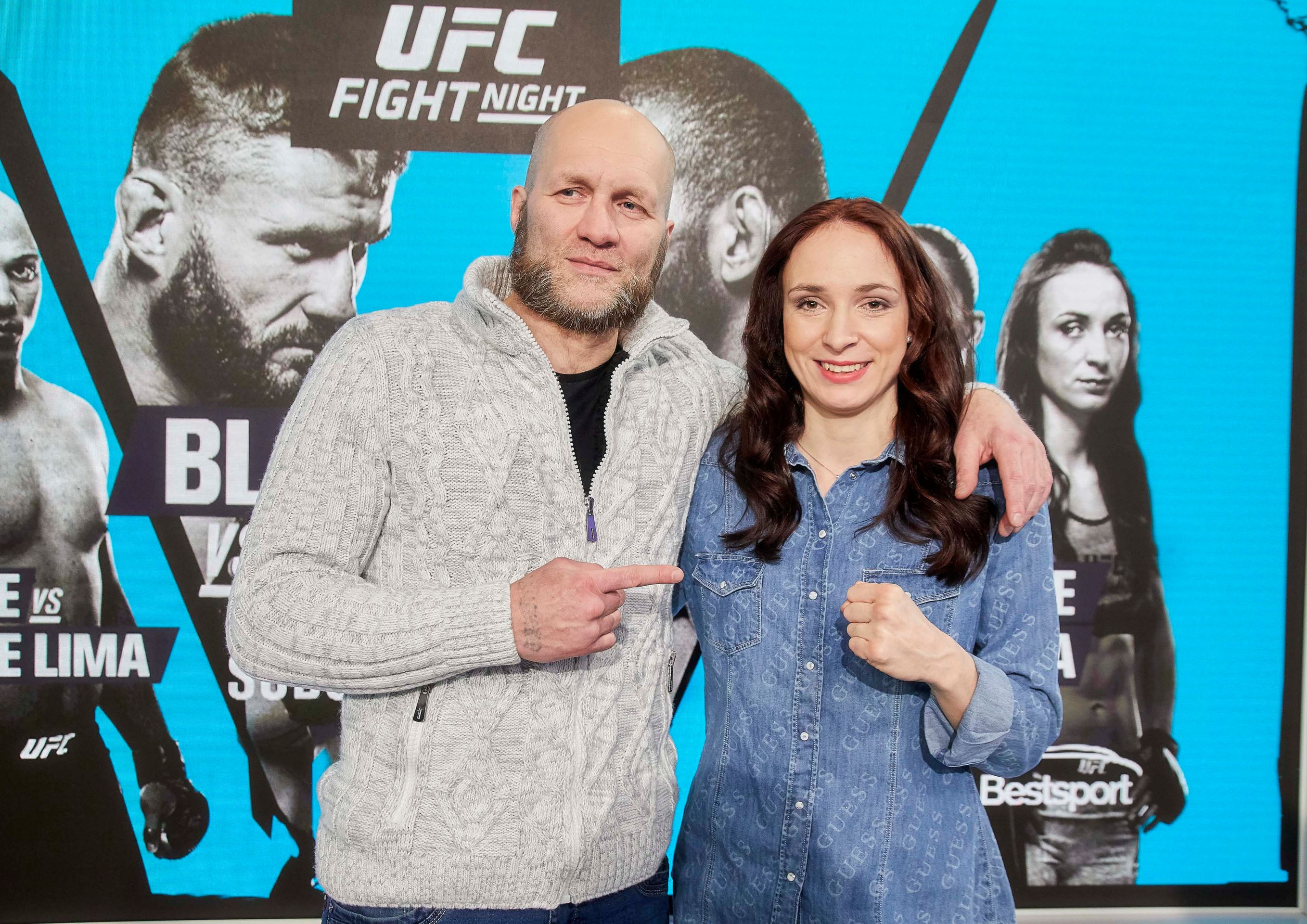 Ladislav Erdélyi a Lucie Pudilová po tiskové konferenci - GALERIE: Lucie Pudilová se připravuje na další zápas v UFC (5/5)