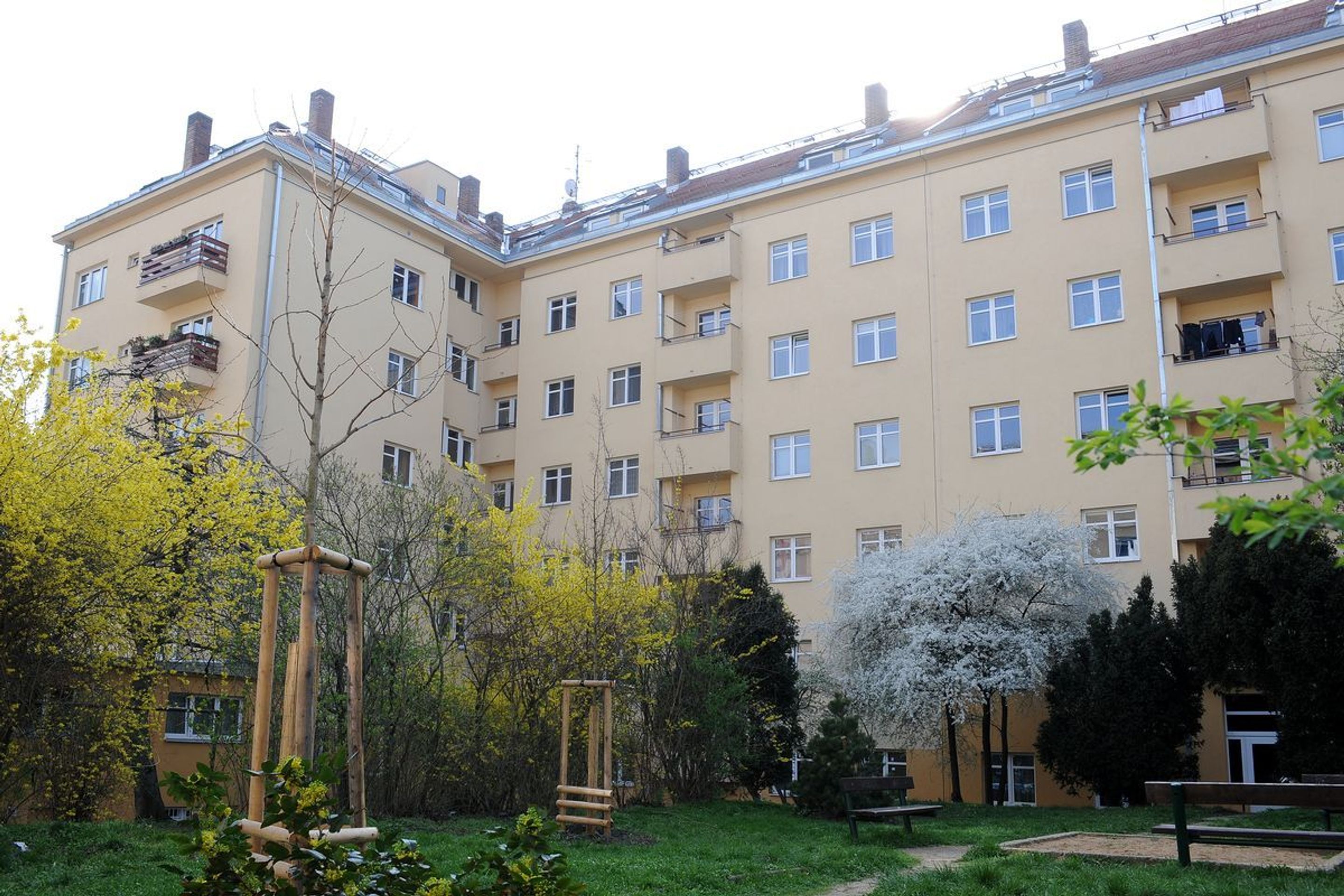 Vršovice - Gruzínská ulice - 3 - GALERIE: Činžák v Gruzínské ulici v pražských Vršovicích (12/14)