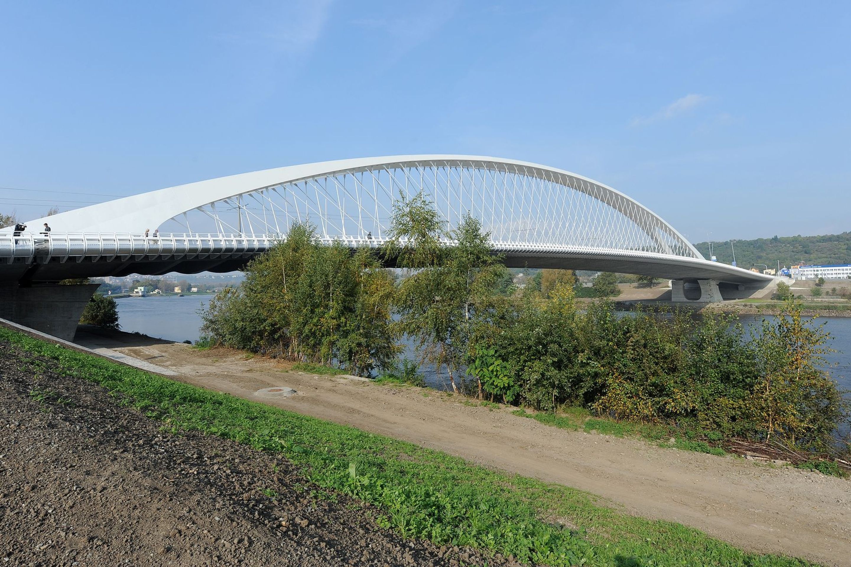 Trojský most je již uveden do provozu - 4 - GALERIE: Trojský most se otevřel dopravě (7/10)