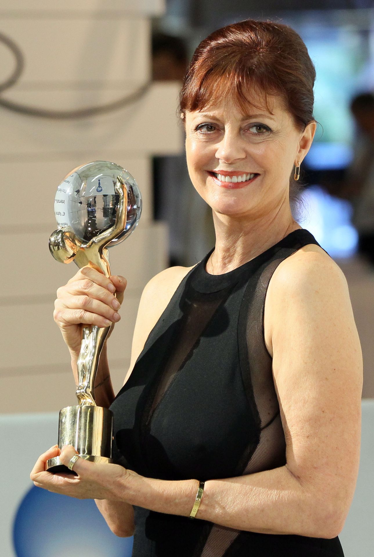 Susan Sarandon s globem - Předávání cen na MFF (3/5)