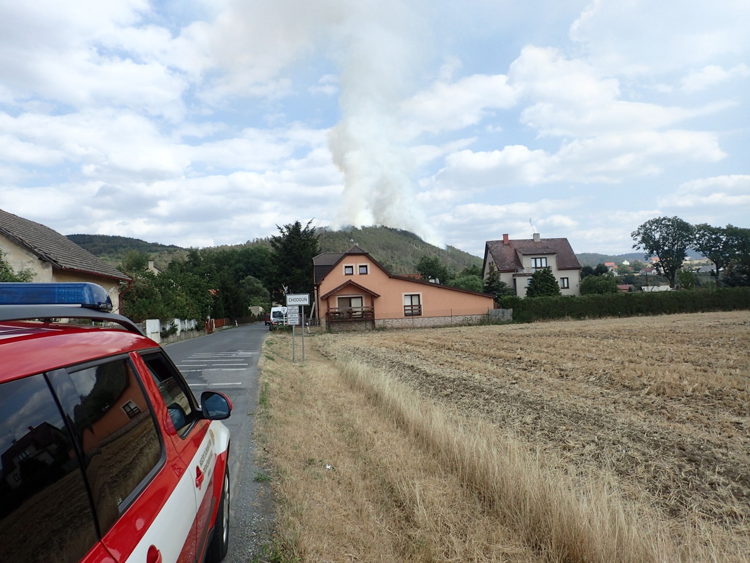 Rozsáhlý požár lesa u Chodouně - 15 - GALERIE: Rozsáhlý lesní požár u Chodouně (26/40)