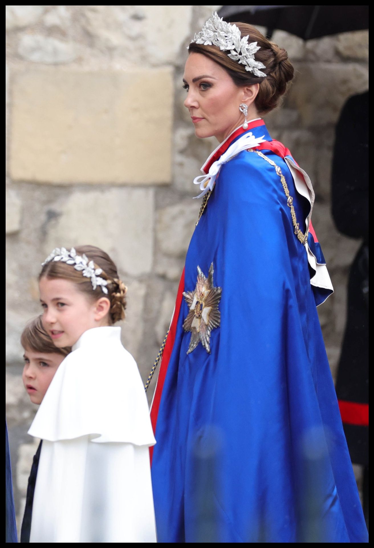 Kate a Charlotte na korunovaci krále Karla III. - Charlotte a Kate na korunovaci krále Karla III. (3/8)