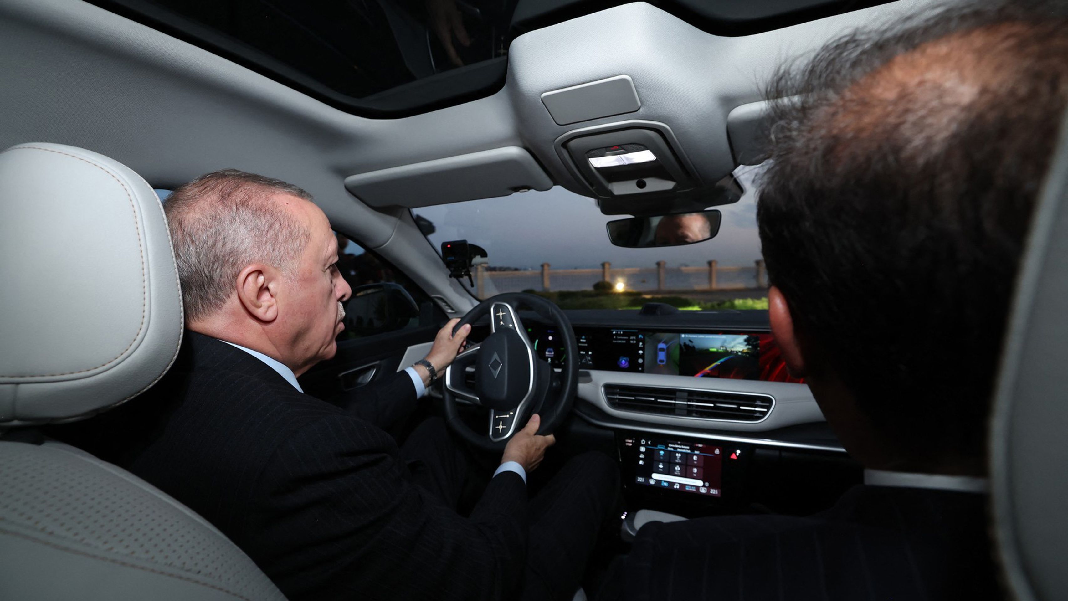 Turecký prezident při představení elektromobilu Togg T10F - Turecké elektromobily Togg (16/18)