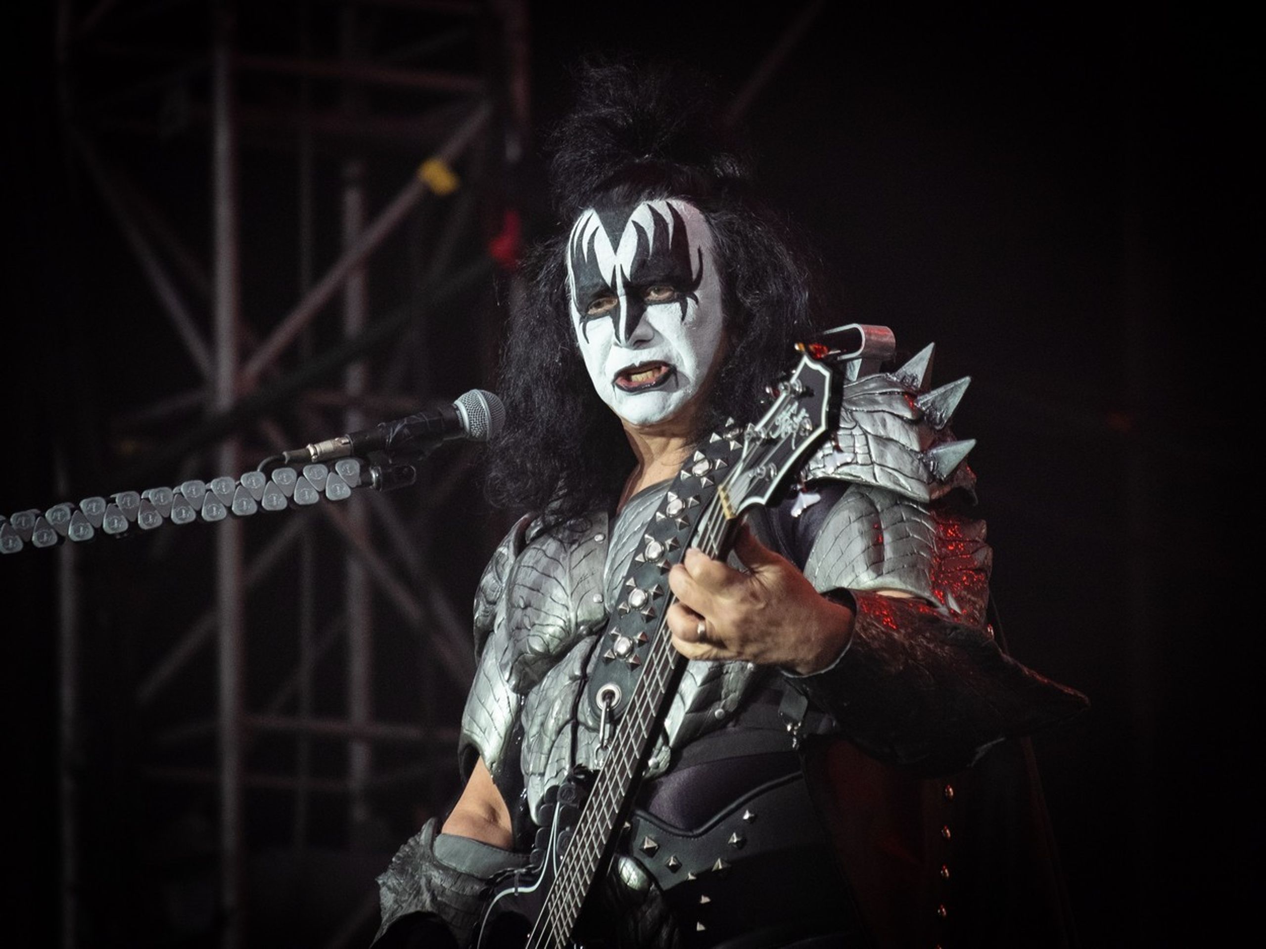 Gene Simmons - GALERIE: Gene Simmons prodává sídlo v Beverly Hills (7/8)