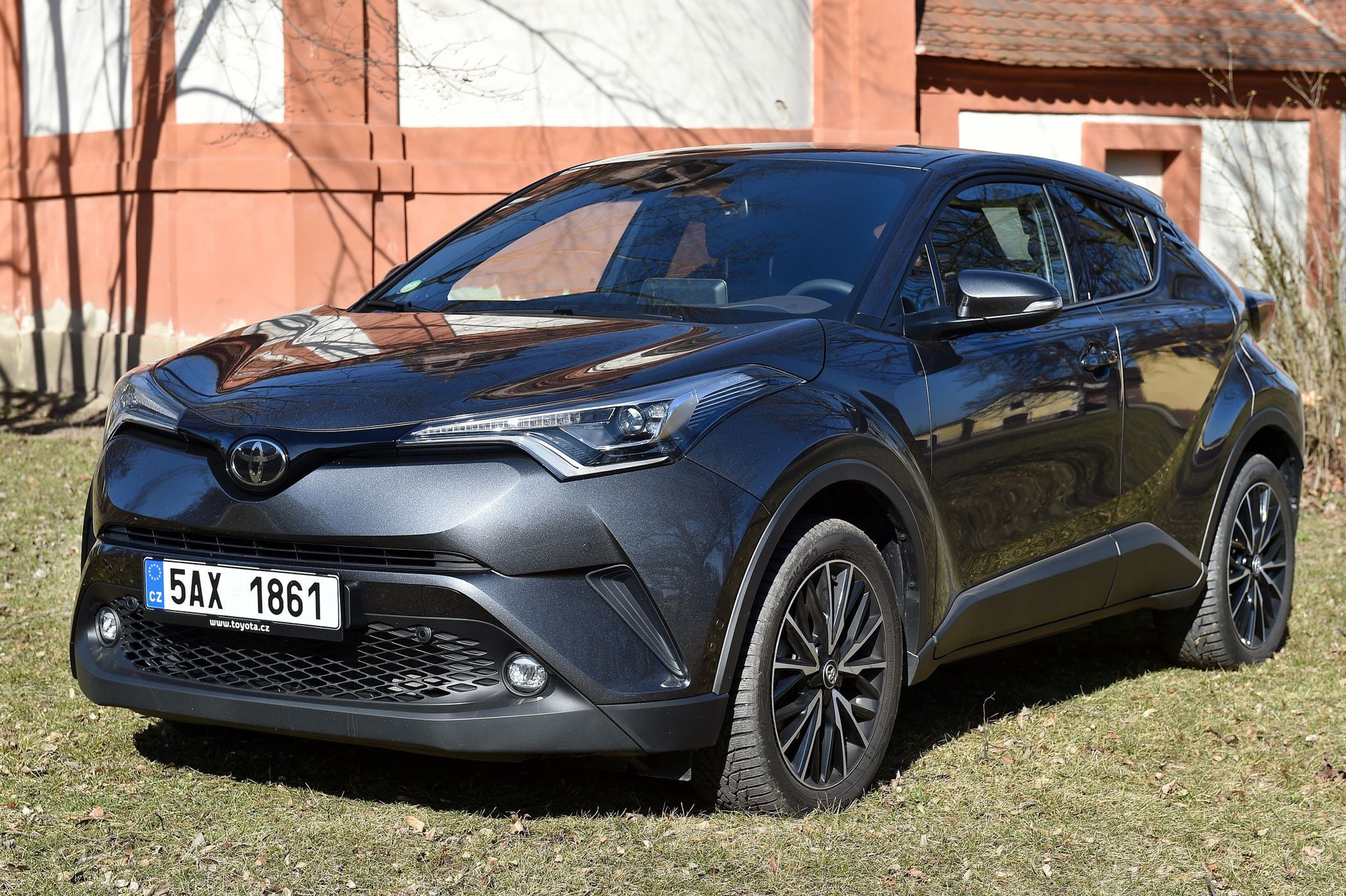 Toyota C-HR - 12 - GALERIE: Toyota C-HR (1/12)